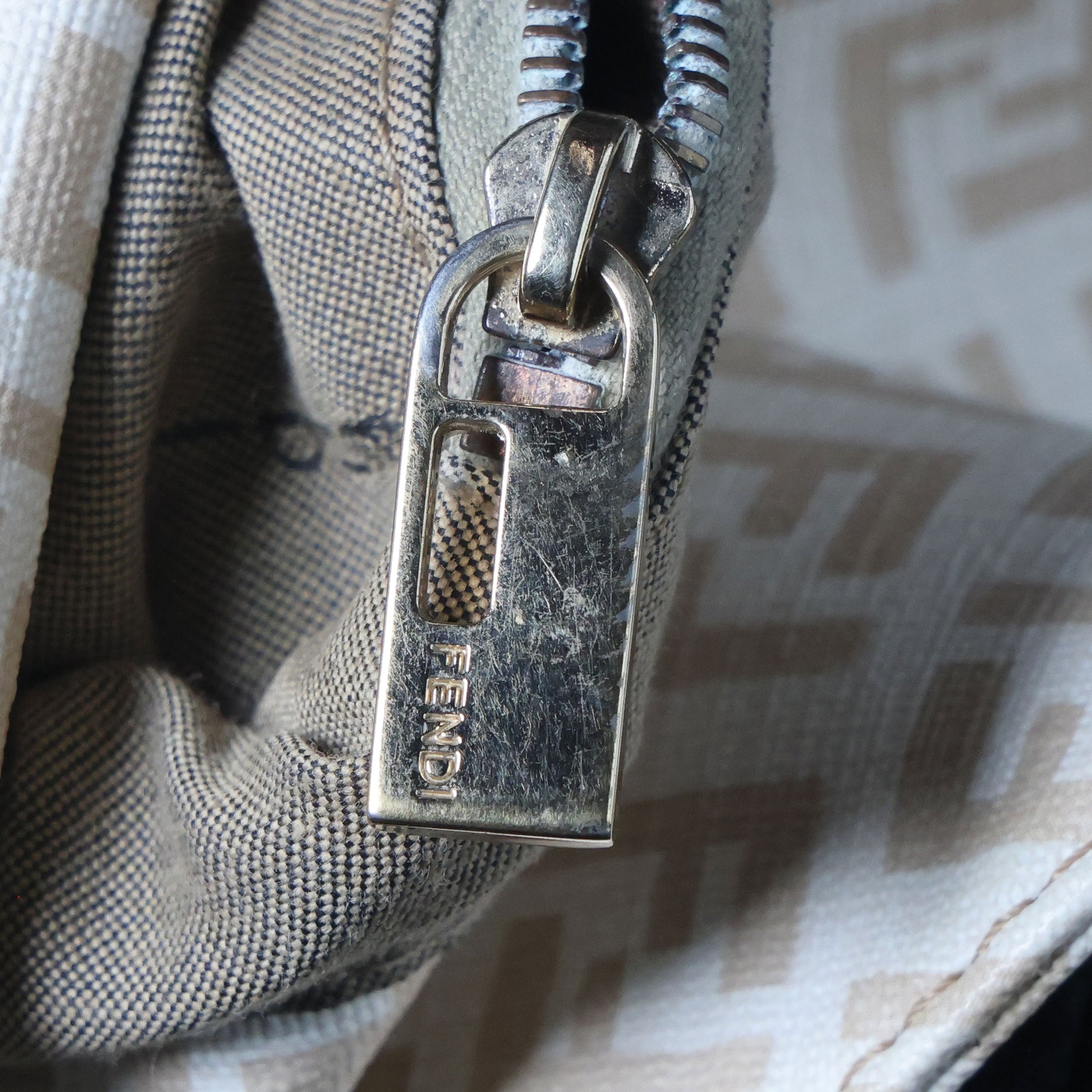 Preowned FENDI Mamma Baguette Zucchino Canvas x Leather Beige Bag 8BRXX3 | Luxe Again Maison
