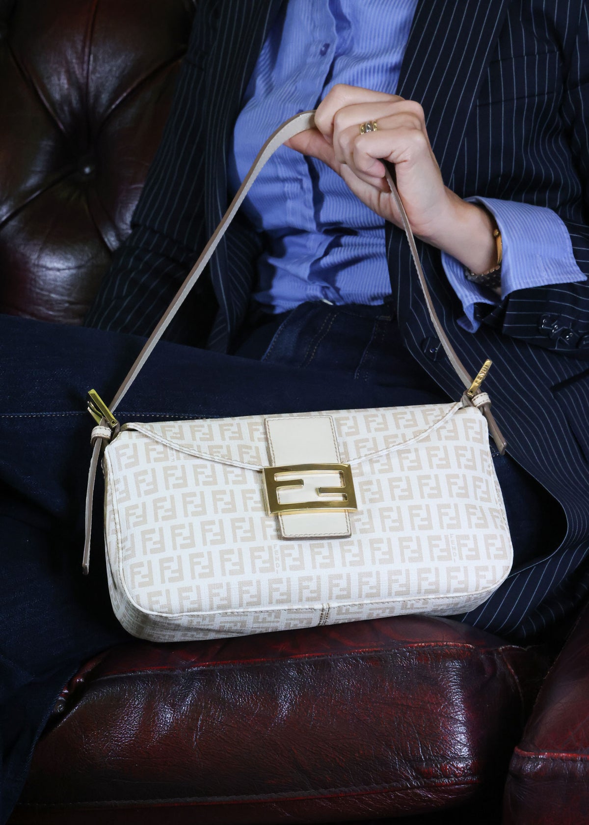 Preowned FENDI Mamma Baguette Zucchino Canvas x Leather Beige Bag 8BRXX3 | Luxe Again Maison