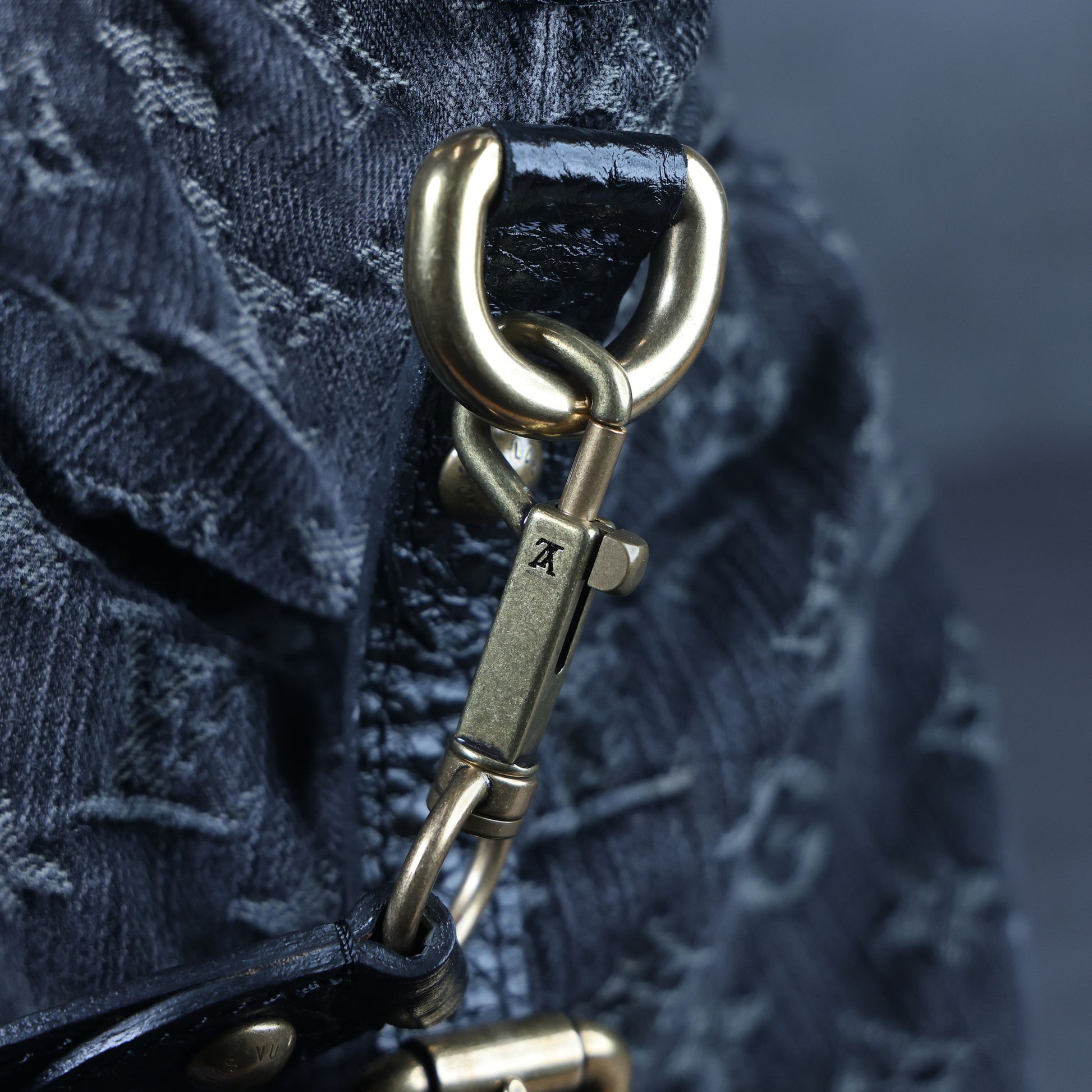 LOUIS VUITTON Neo Cabby MM Noir Monogram Denim Leather Top Handle Bag | Luxe Again Maison