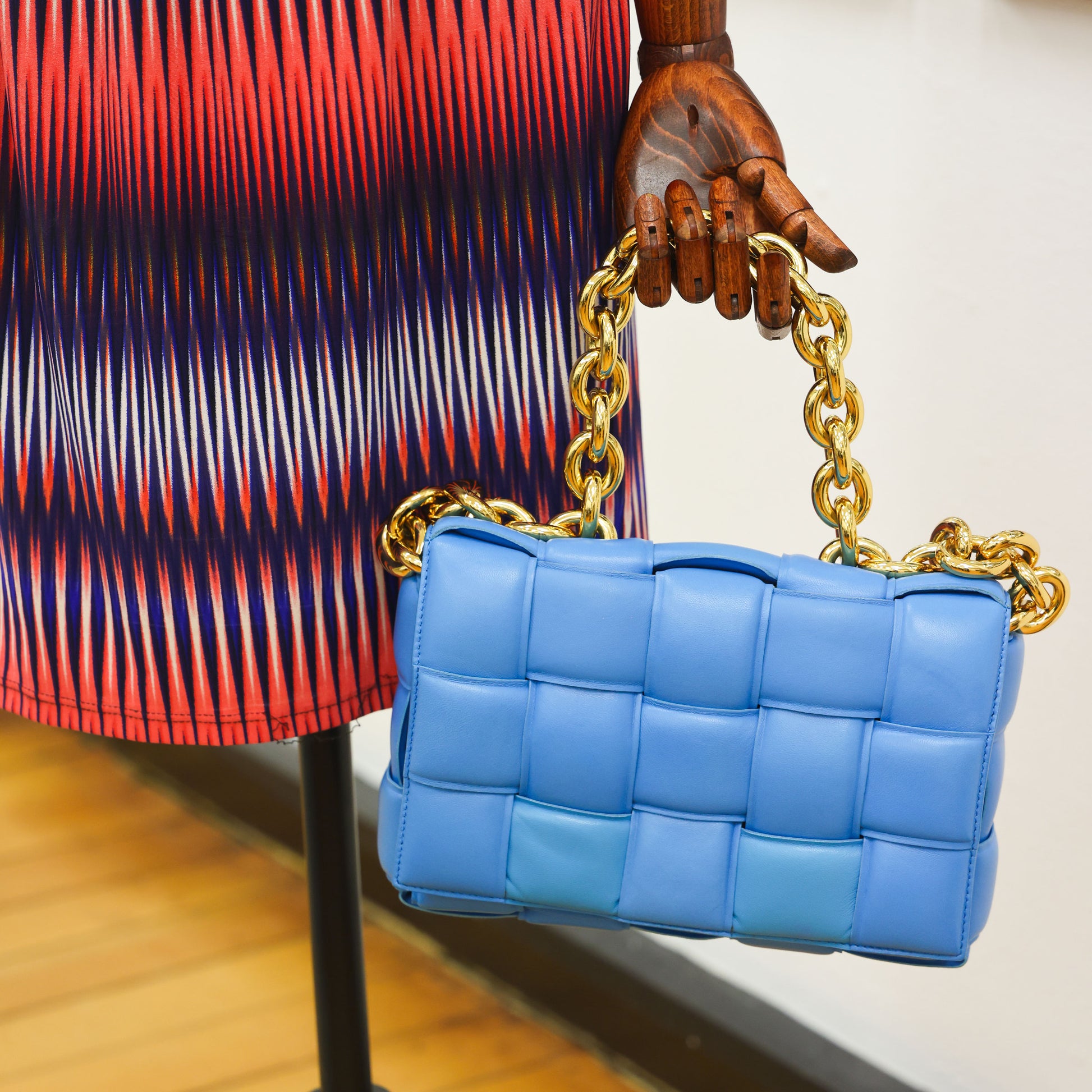 Second hand BOTTEGA VENETA Chain Cassette Maxi Intrecciato Lambskin Shoulder Bag | Luxe Again Maison