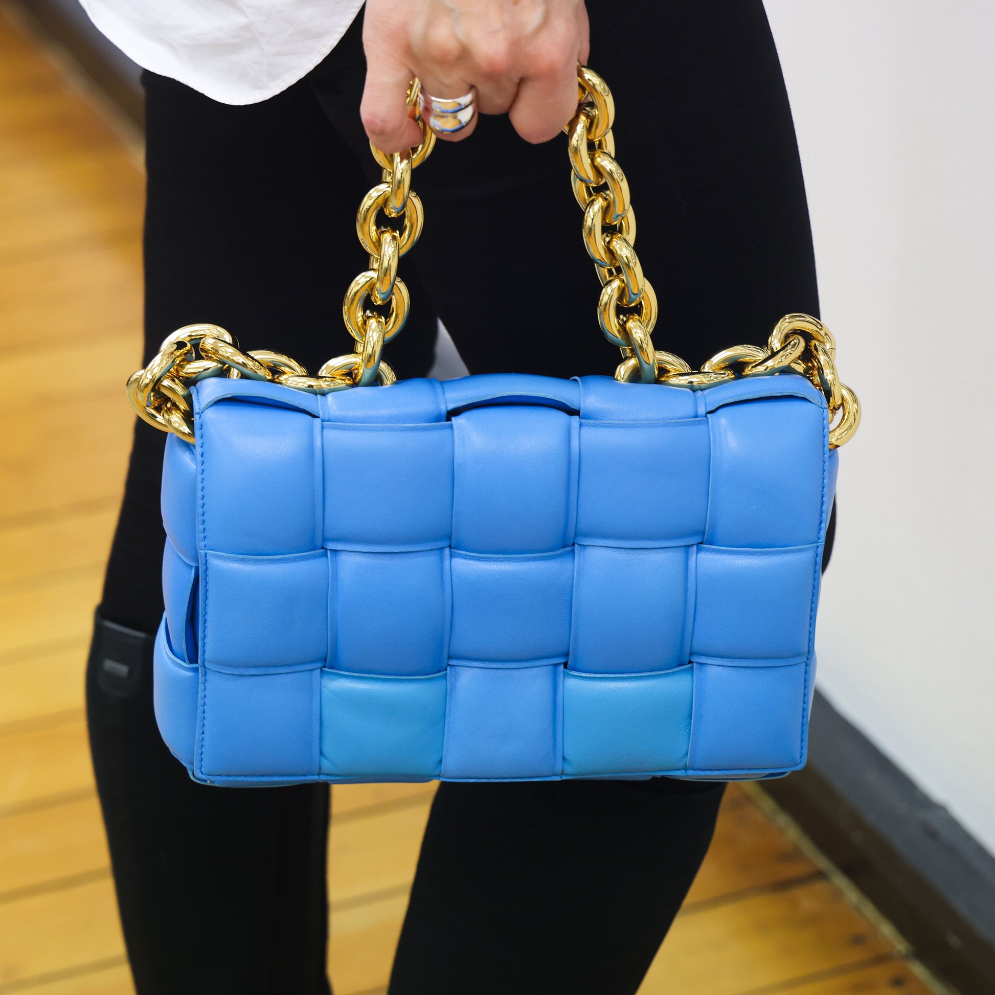 Second hand BOTTEGA VENETA Chain Cassette Maxi Intrecciato Lambskin Shoulder Bag | Luxe Again Maison