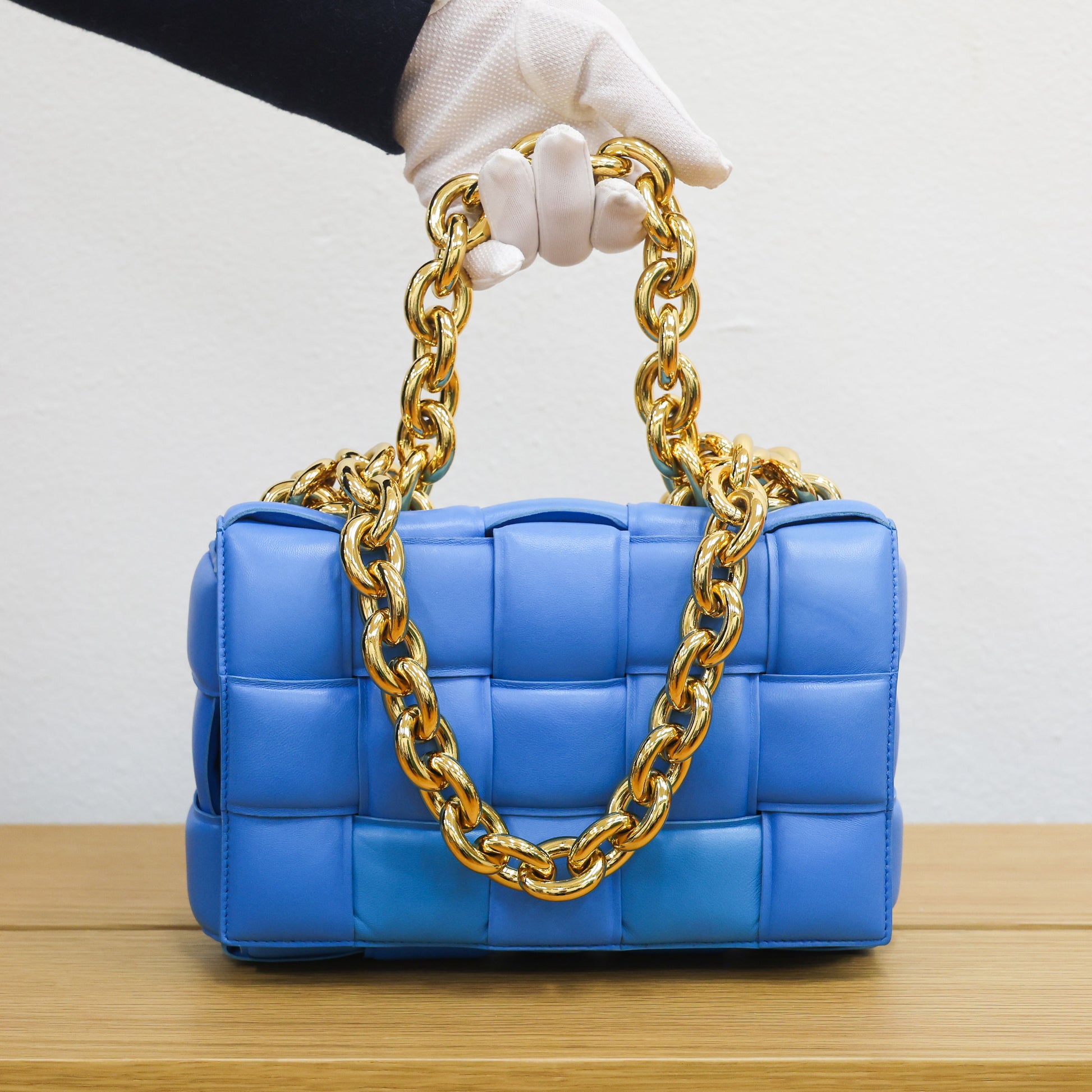 Second hand BOTTEGA VENETA Chain Cassette Maxi Intrecciato Lambskin Shoulder Bag | Luxe Again Maison