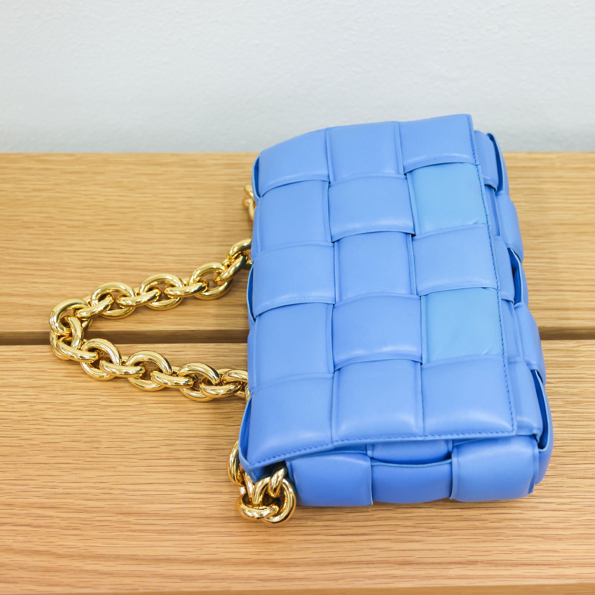 Second hand BOTTEGA VENETA Chain Cassette Maxi Intrecciato Lambskin Shoulder Bag | Luxe Again Maison