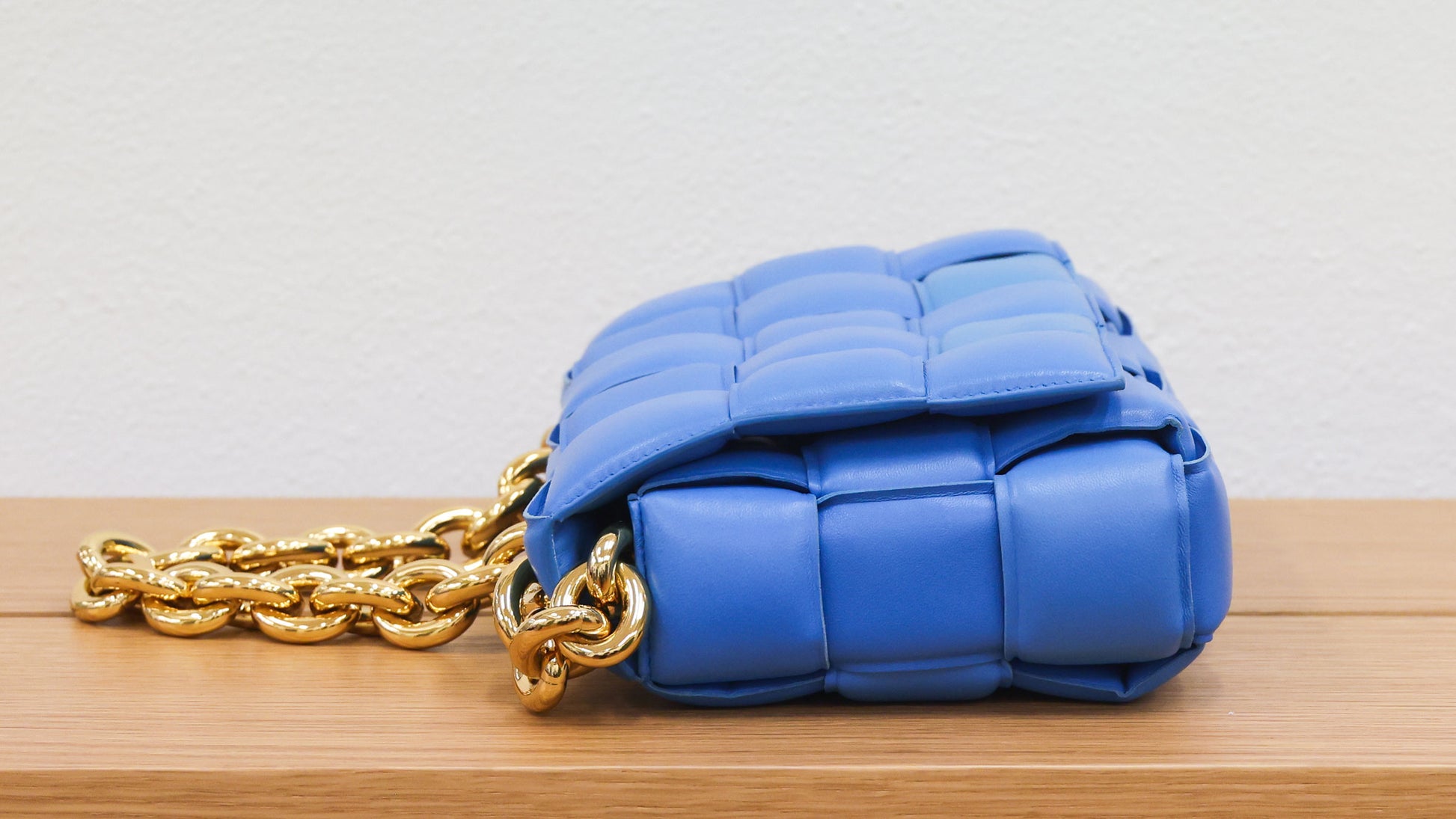 Second hand BOTTEGA VENETA Chain Cassette Maxi Intrecciato Lambskin Shoulder Bag | Luxe Again Maison