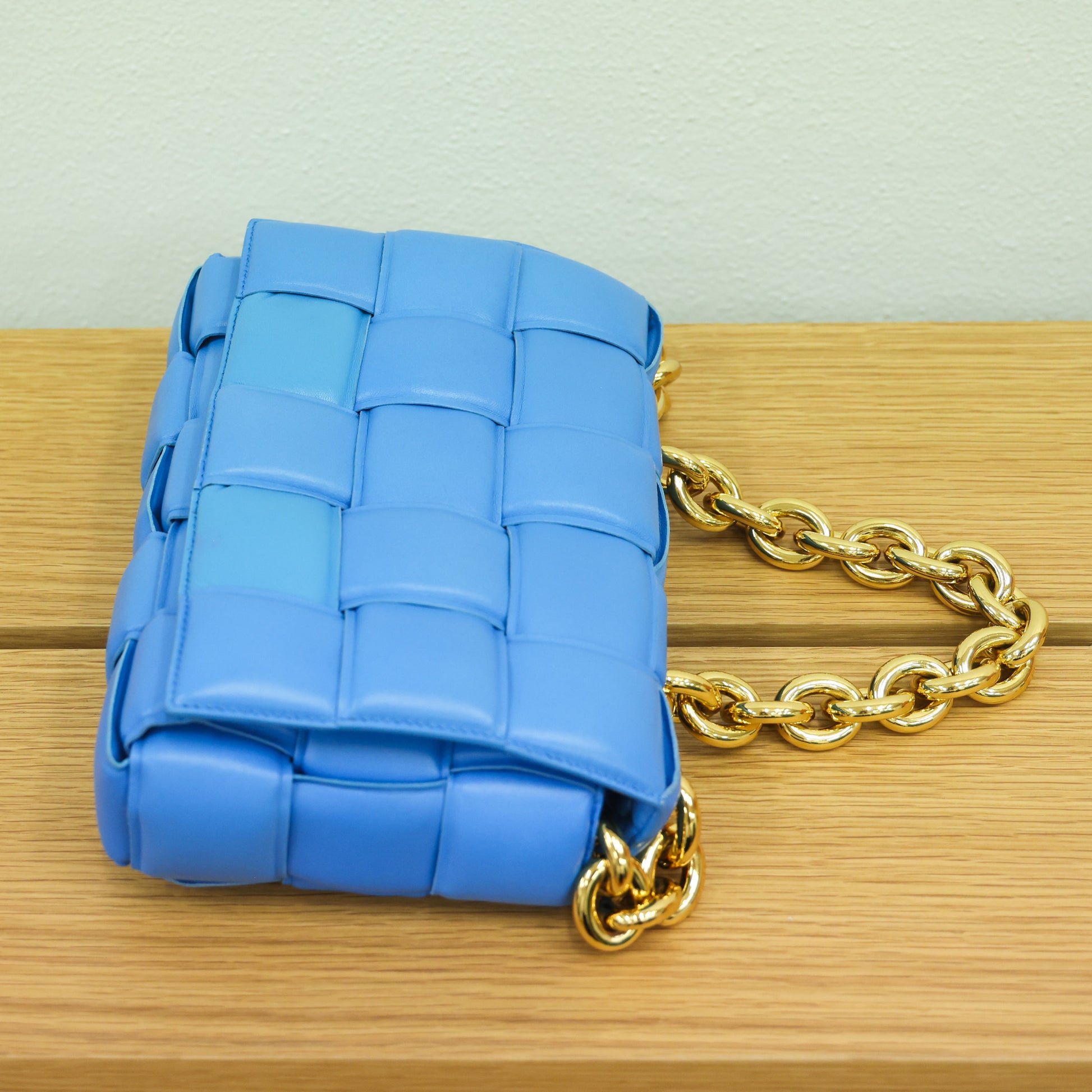 Second hand BOTTEGA VENETA Chain Cassette Maxi Intrecciato Lambskin Shoulder Bag | Luxe Again Maison