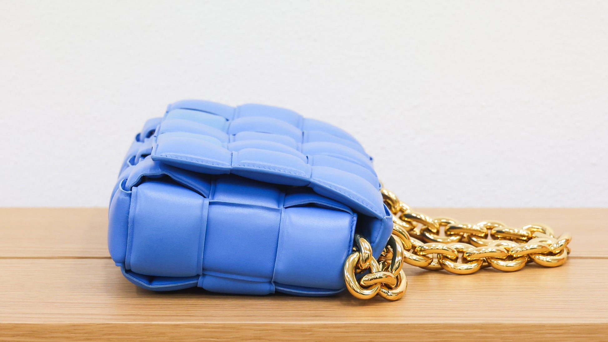 Second hand BOTTEGA VENETA Chain Cassette Maxi Intrecciato Lambskin Shoulder Bag | Luxe Again Maison