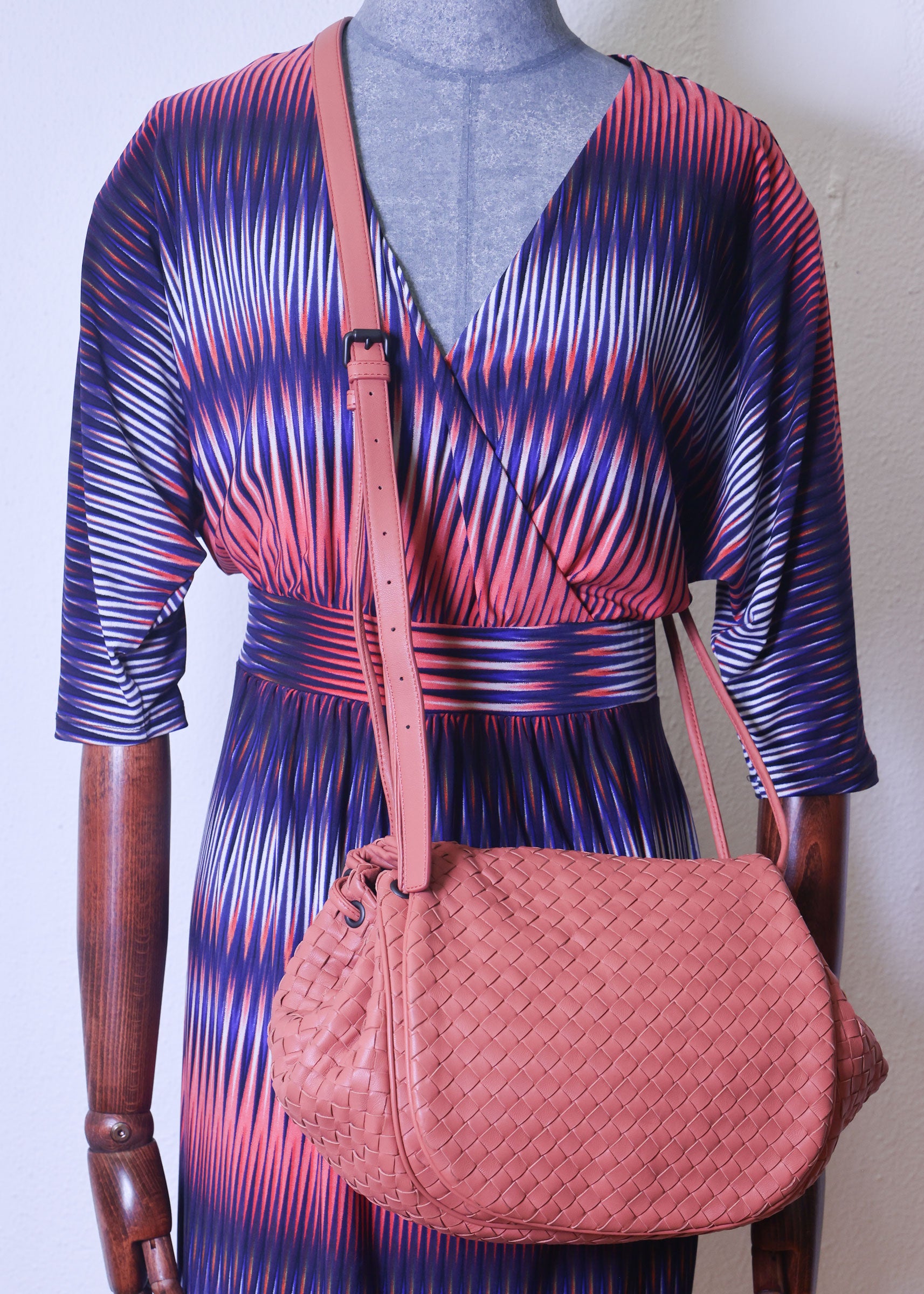 Preloved BOTTEGA VENETA Intrecciato Leather Shoulder Pouch Bag Pink | Luxe Again Maison