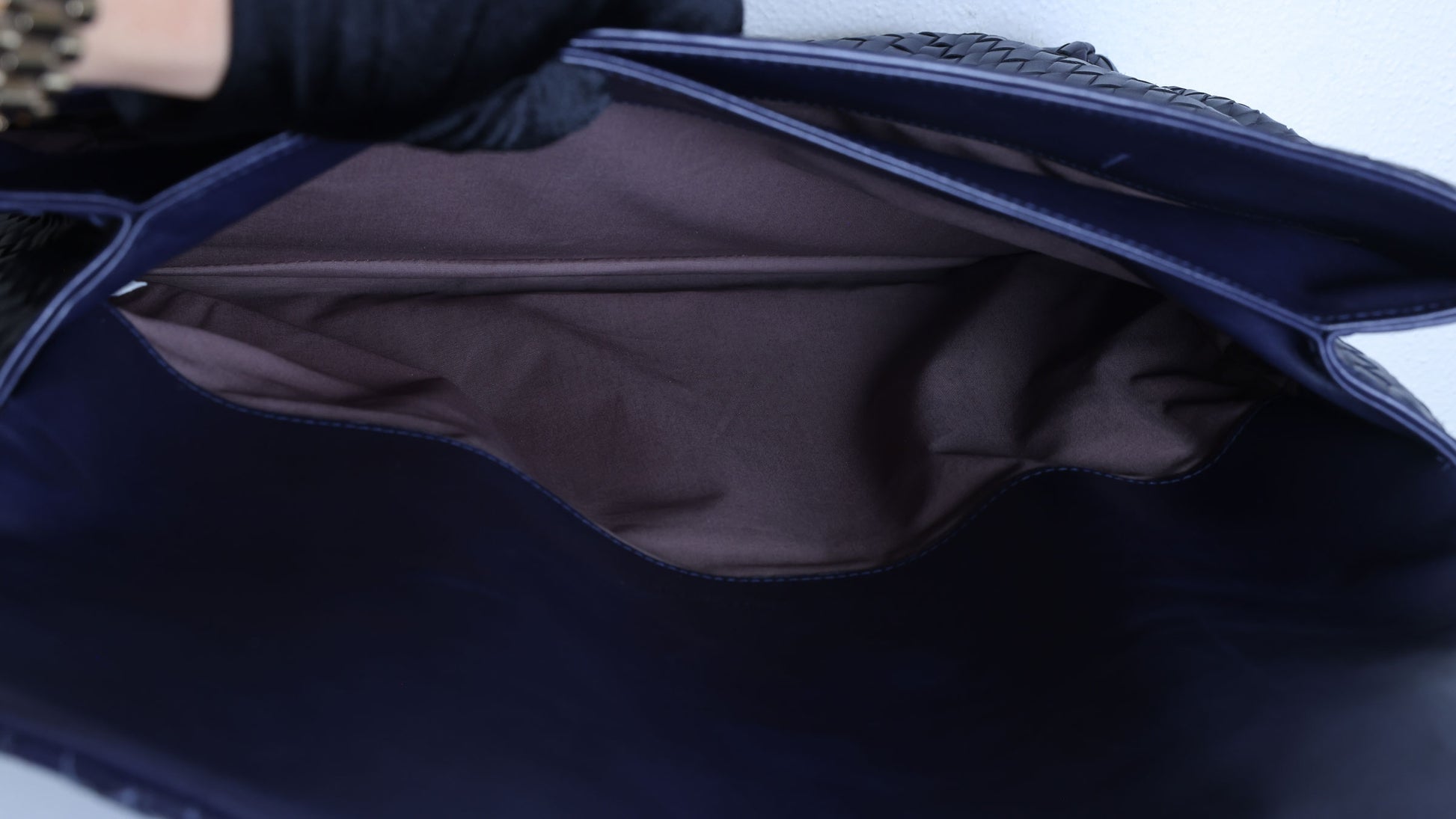 Preloved BOTTEGA VENETA Intrecciato Nappa Leather Briefcase Navy Blue | Luxe Again Maison