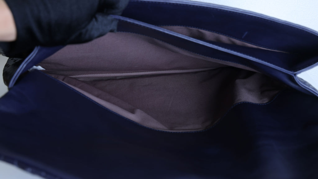 Preloved BOTTEGA VENETA Intrecciato Nappa Leather Briefcase Navy Blue | Luxe Again Maison