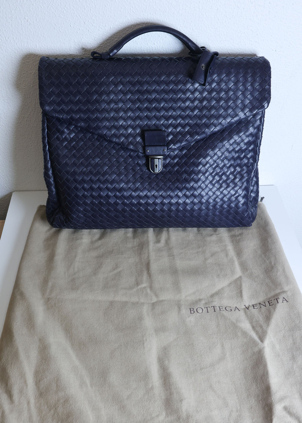 Preloved BOTTEGA VENETA Intrecciato Nappa Leather Briefcase Navy Blue | Luxe Again Maison