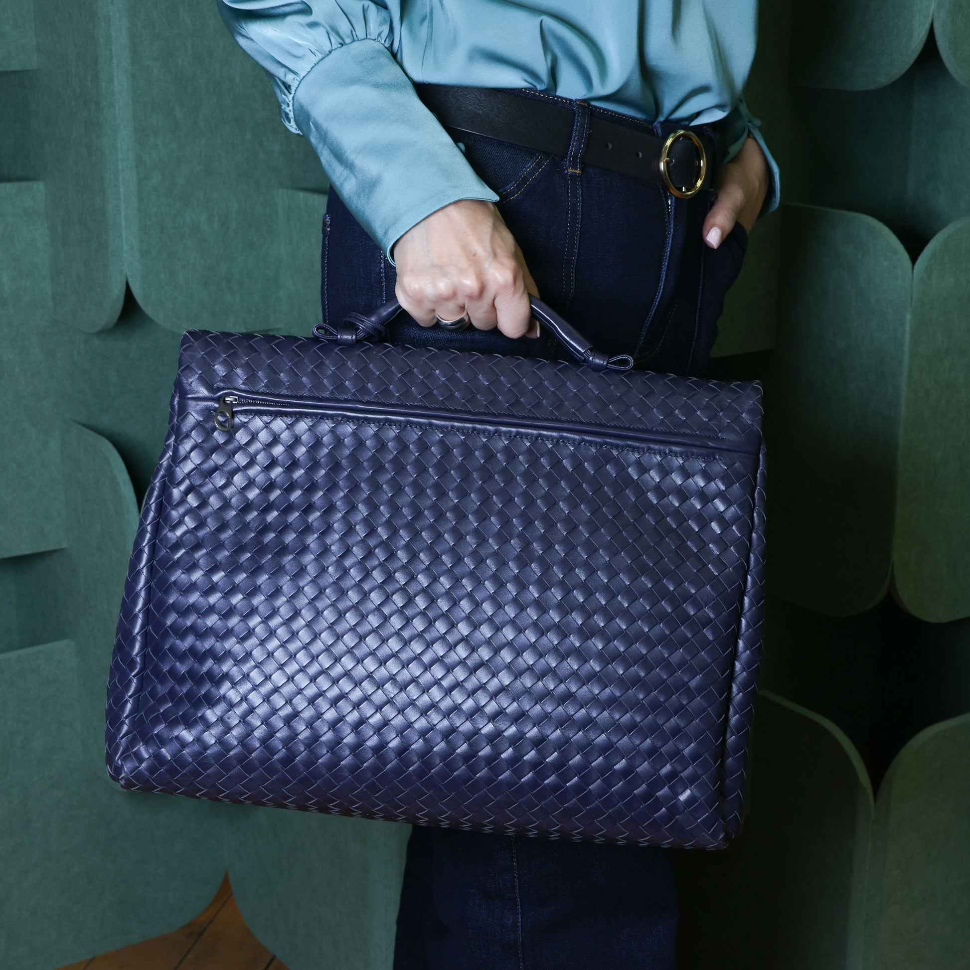 Preloved BOTTEGA VENETA Intrecciato Nappa Leather Briefcase Navy Blue | Luxe Again Maison