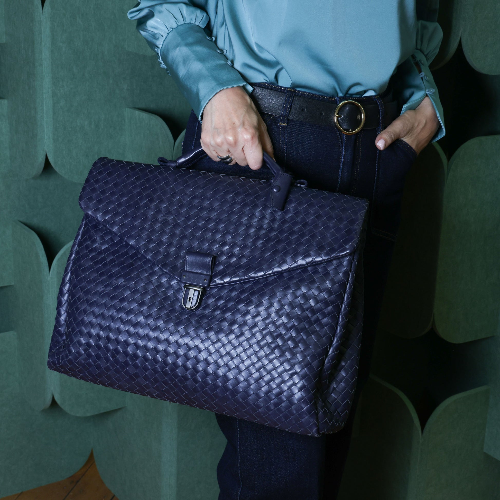 Preloved BOTTEGA VENETA Intrecciato Nappa Leather Briefcase Navy Blue | Luxe Again Maison