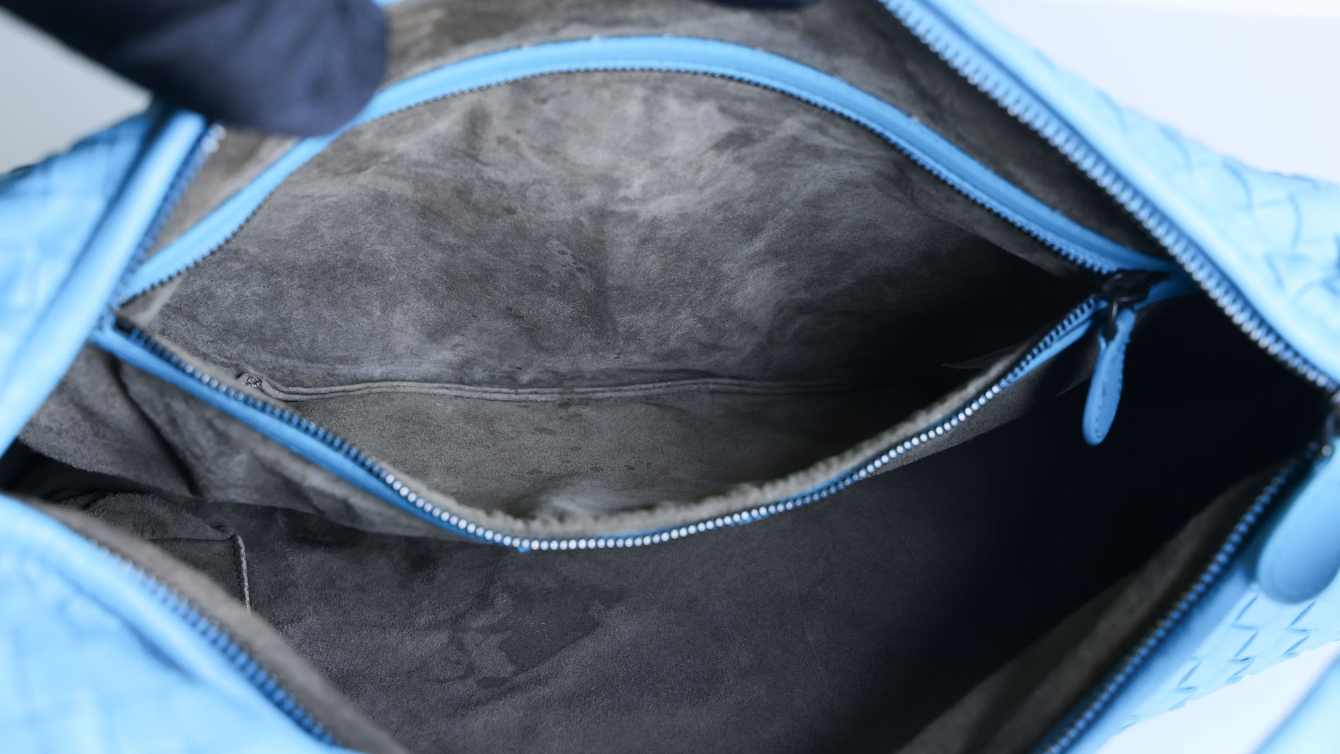 Preloved BOTTEGA VENETA Intrecciato Nappa Leather Hobo Bag Blue | Luxe Again Maison