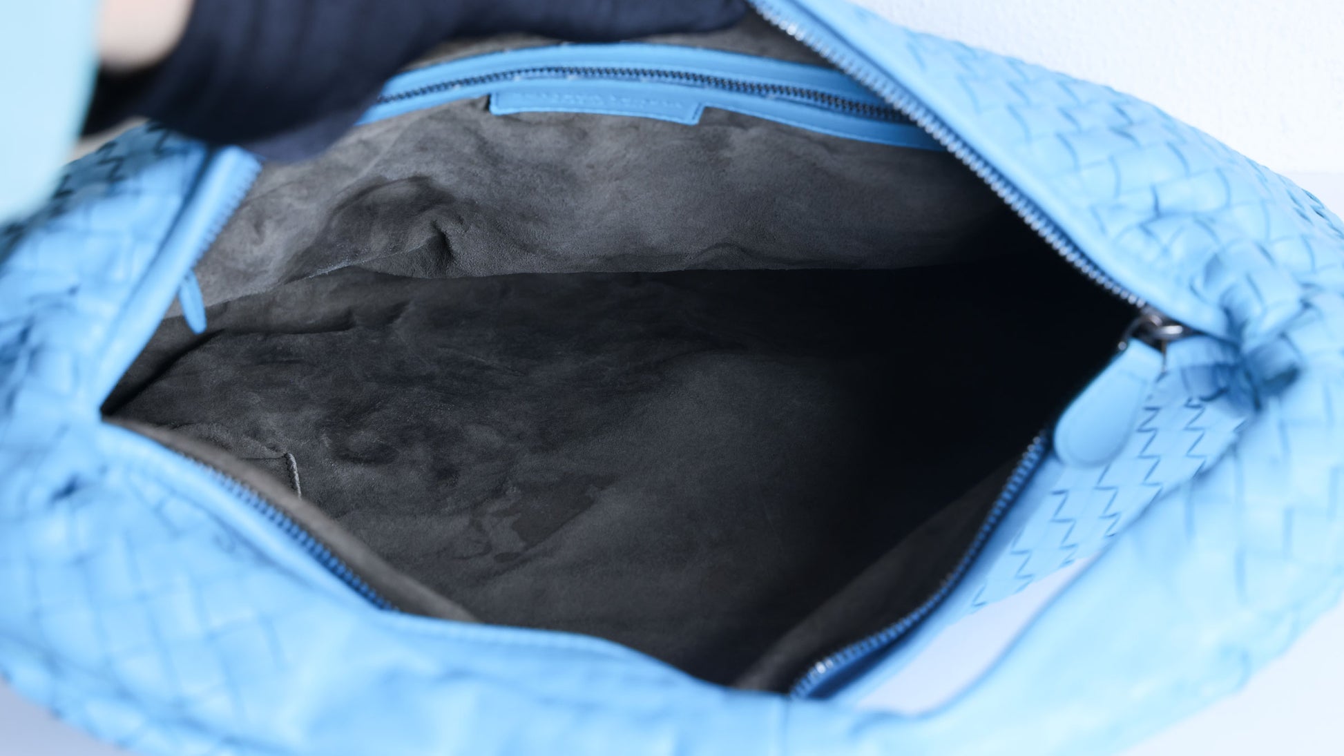 Preloved BOTTEGA VENETA Intrecciato Nappa Leather Hobo Bag Blue | Luxe Again Maison