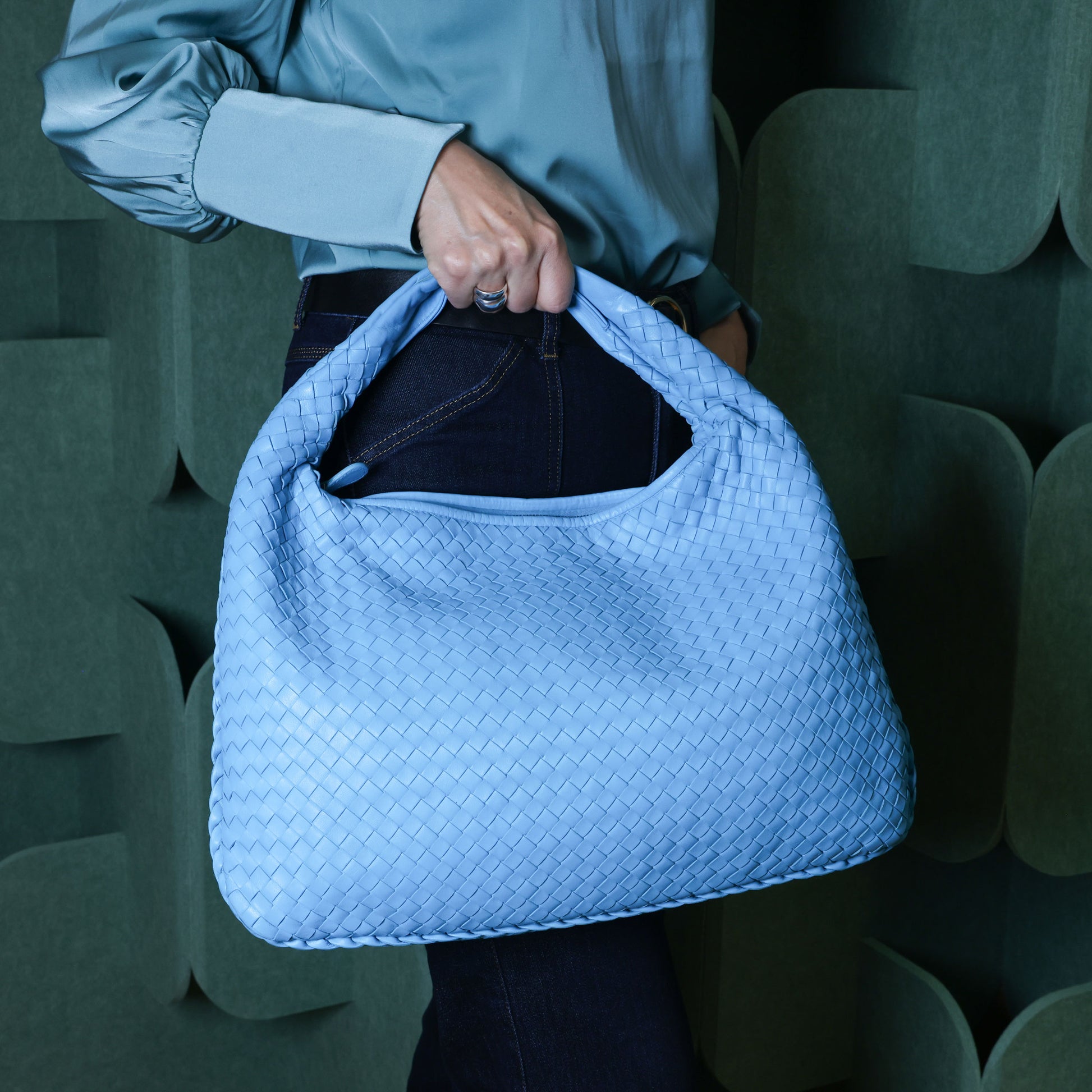 Preloved BOTTEGA VENETA Intrecciato Nappa Leather Hobo Bag Blue | Luxe Again Maison