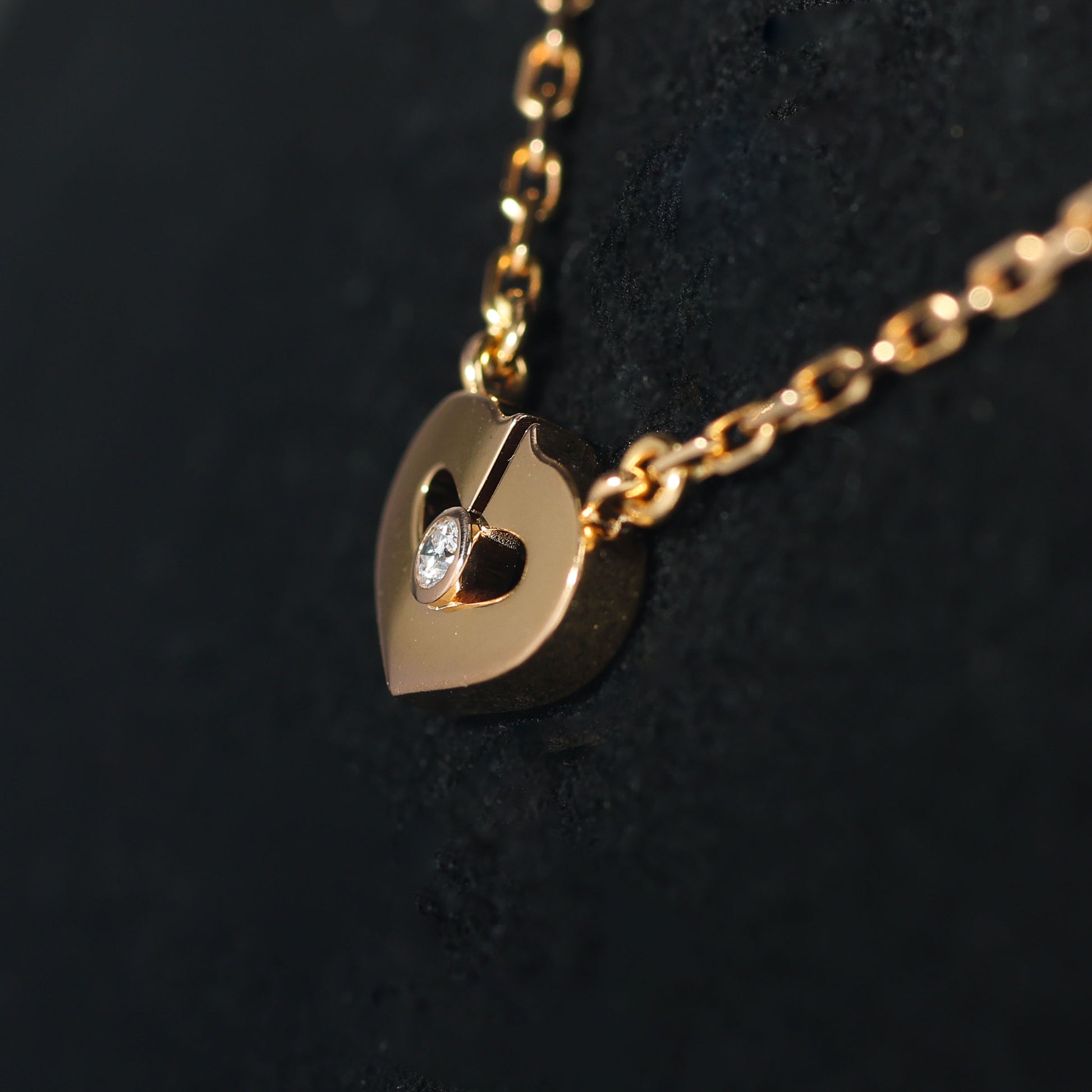 Preloved CARTIER C Heart 1P Diamond Necklace 18K Gold 4.0g | Luxe Again Maison