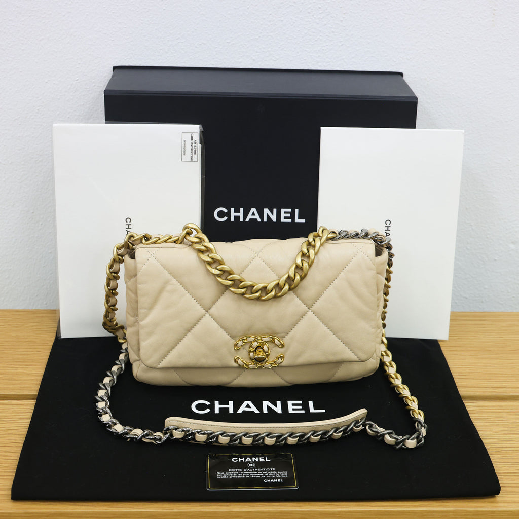 Pre-owned Chanel 19 Lambskin AS1160 Beige Chain Shoulder Bag  | Luxe Again Maison