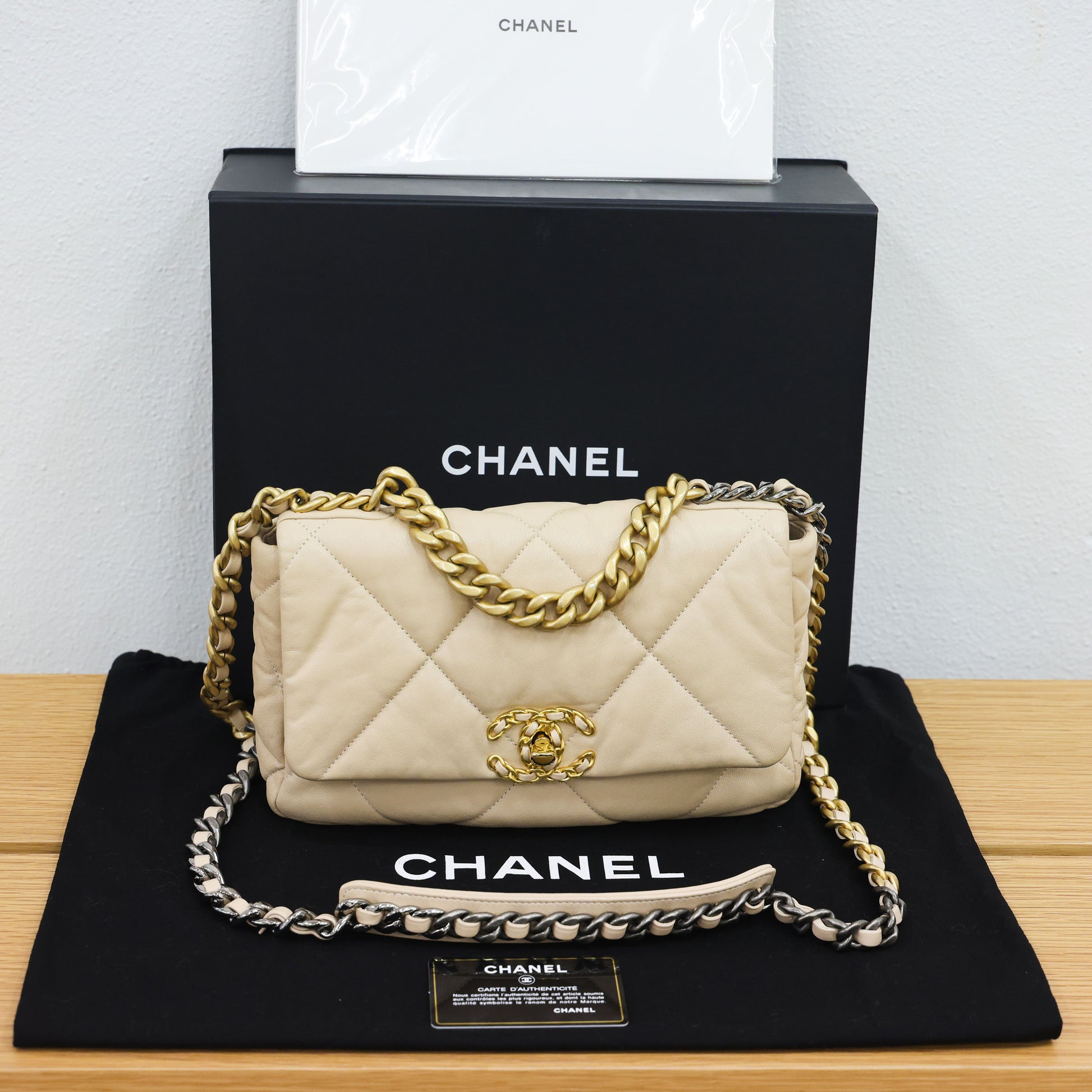 Pre-owned Chanel 19 Lambskin AS1160 Beige Chain Shoulder Bag  | Luxe Again Maison