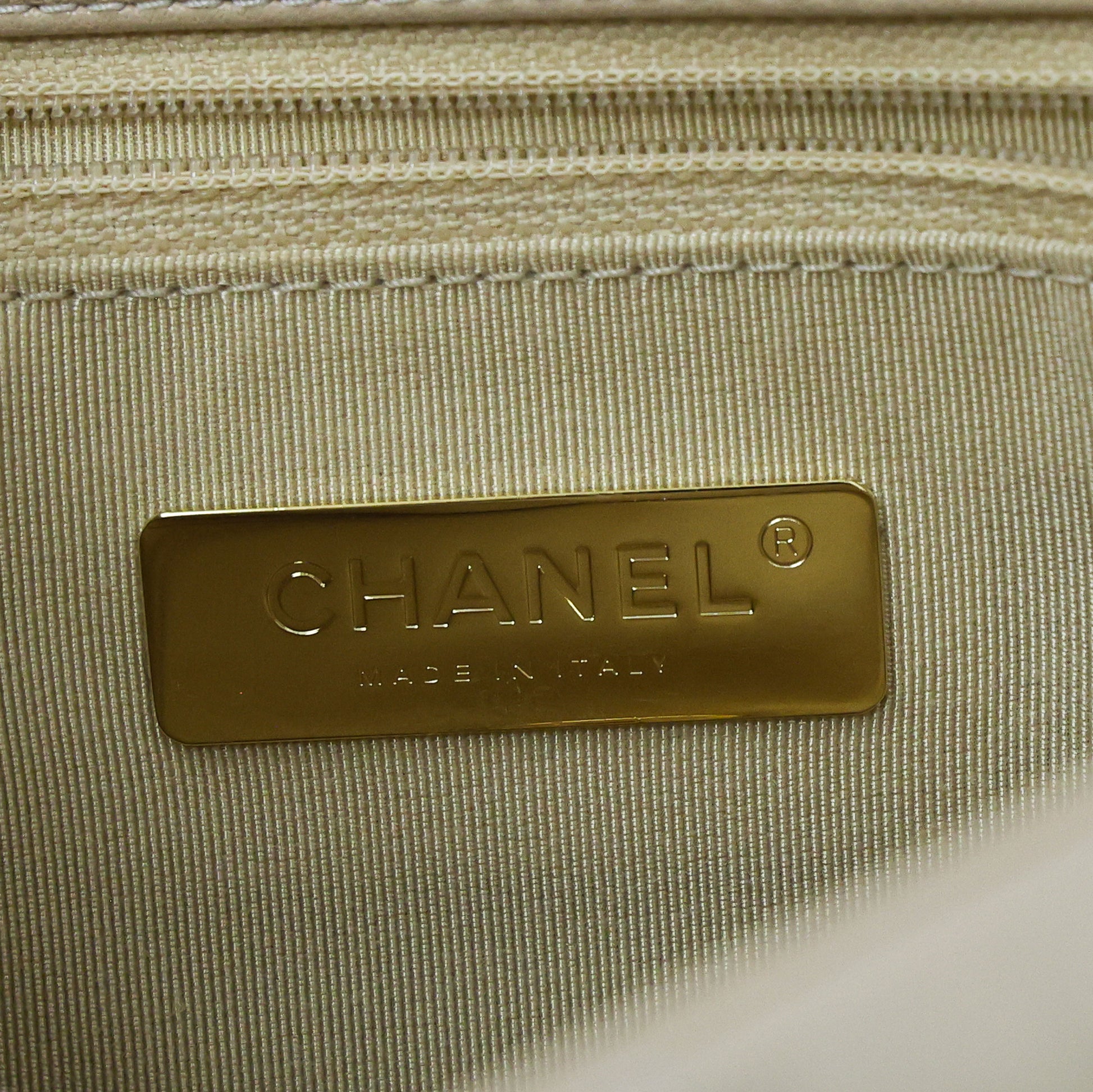 Pre-owned Chanel 19 Lambskin AS1160 Beige Chain Shoulder Bag  | Luxe Again Maison