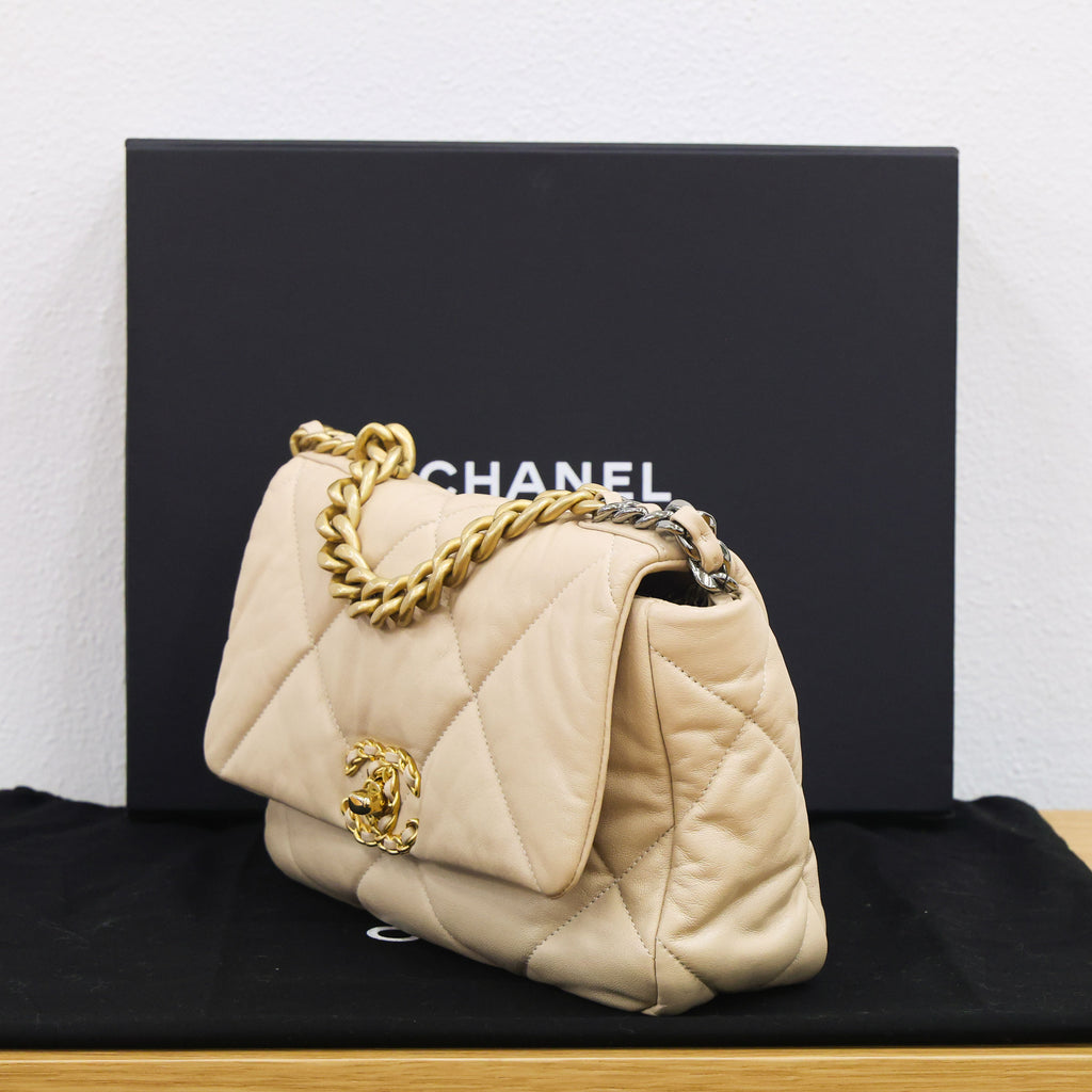 Pre-owned Chanel 19 Lambskin AS1160 Beige Chain Shoulder Bag  | Luxe Again Maison