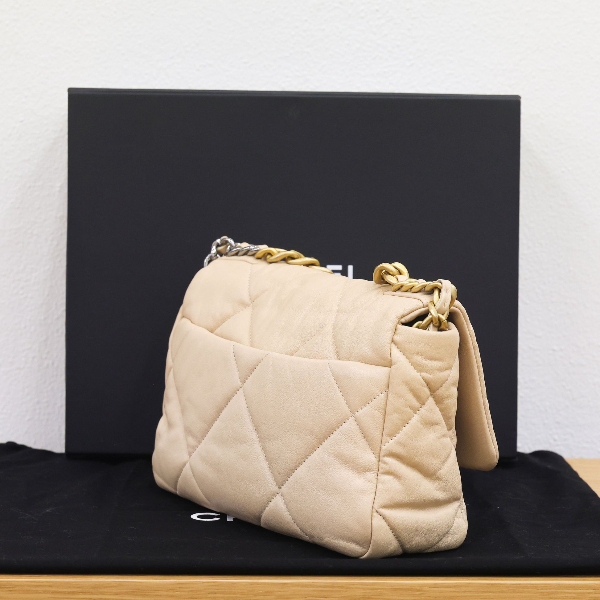 Pre-owned Chanel 19 Lambskin AS1160 Beige Chain Shoulder Bag  | Luxe Again Maison