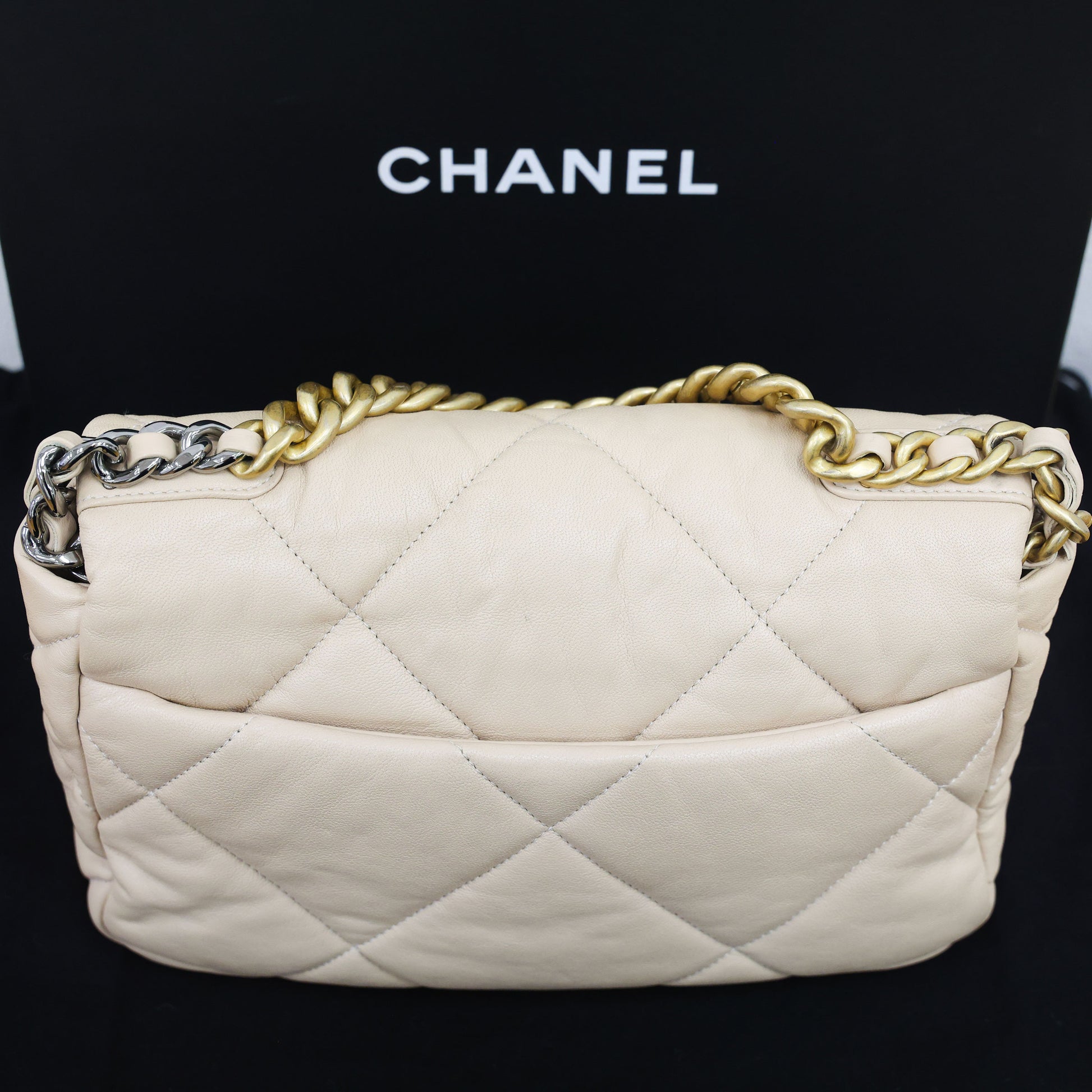 Pre-owned Chanel 19 Lambskin AS1160 Beige Chain Shoulder Bag  | Luxe Again Maison