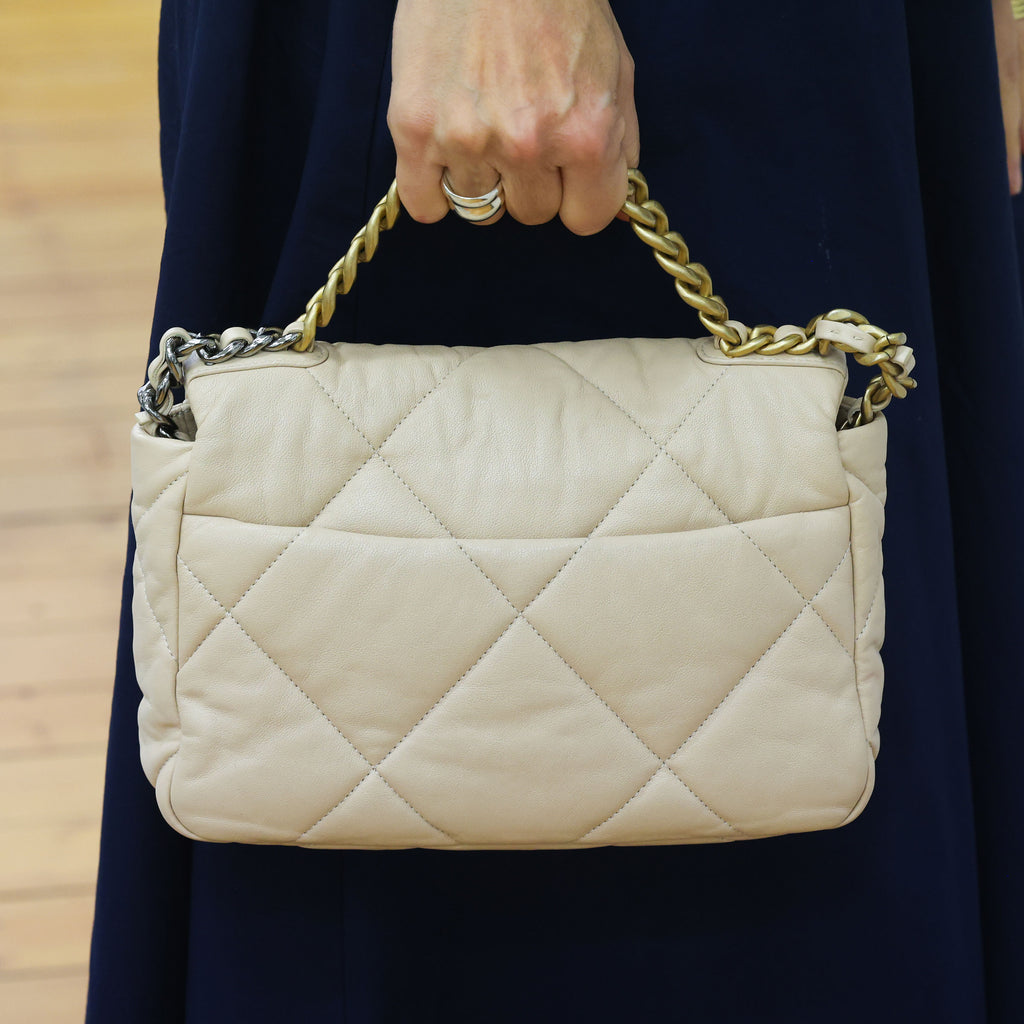 Pre-owned Chanel 19 Lambskin AS1160 Beige Chain Shoulder Bag  | Luxe Again Maison