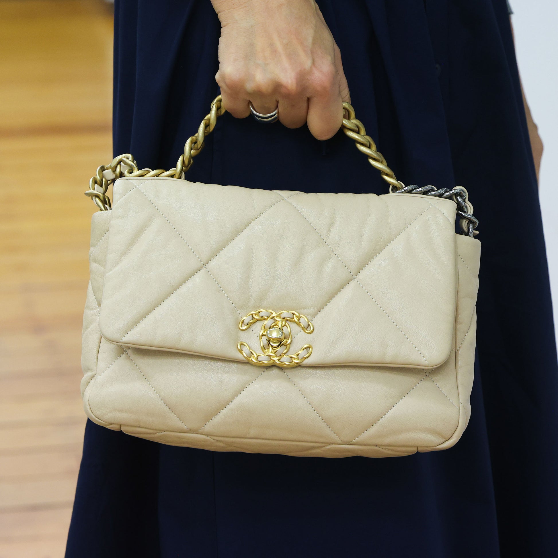 Pre-owned Chanel 19 Lambskin AS1160 Beige Chain Shoulder Bag  | Luxe Again Maison