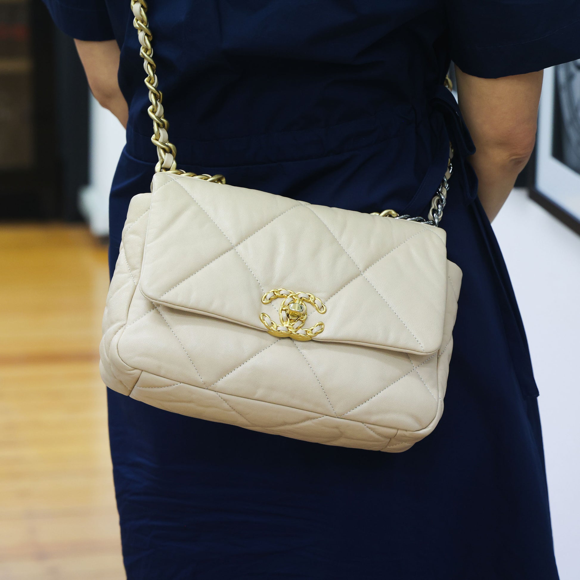 Pre-owned Chanel 19 Lambskin AS1160 Beige Chain Shoulder Bag  | Luxe Again Maison