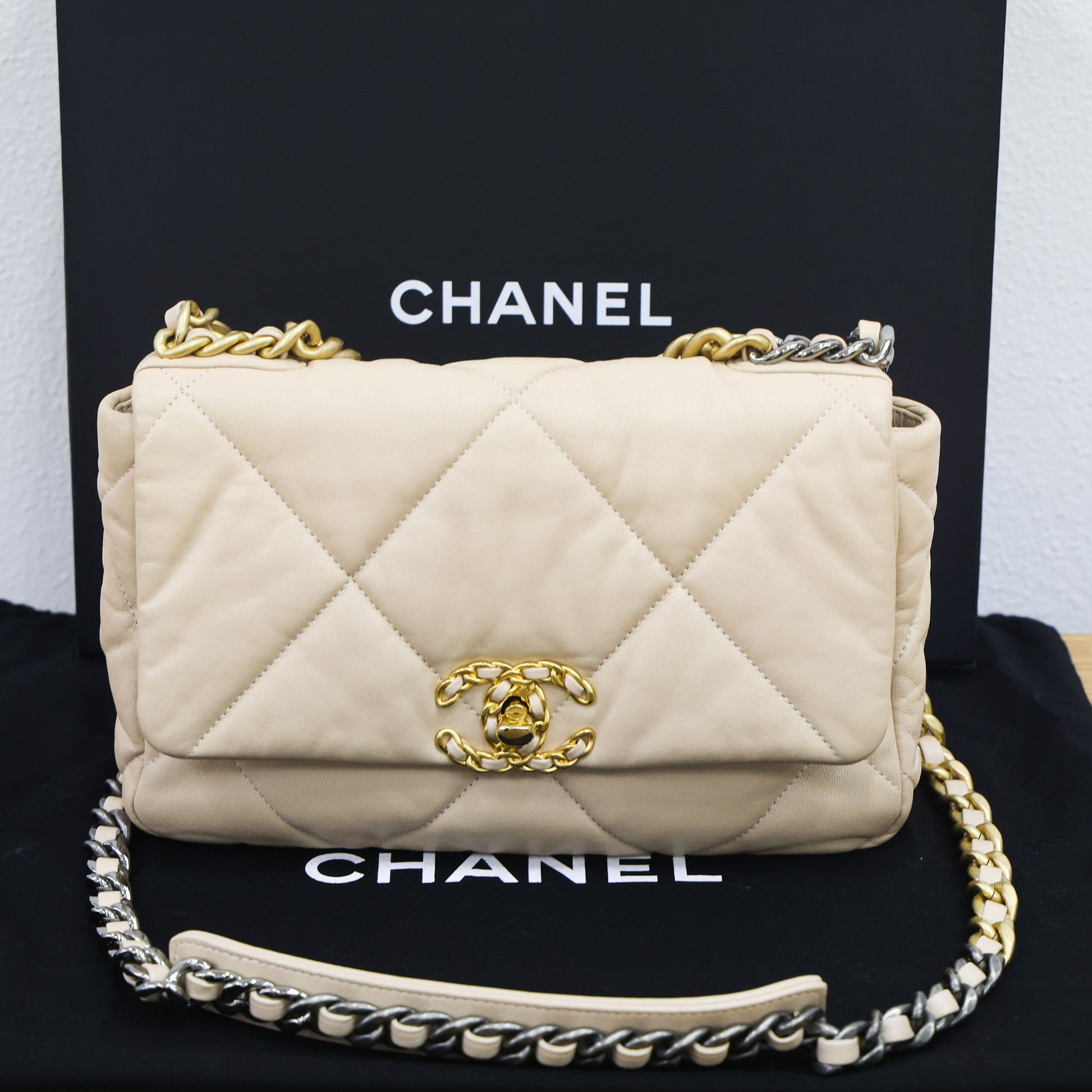 Pre-owned Chanel 19 Lambskin AS1160 Beige Chain Shoulder Bag  | Luxe Again Maison