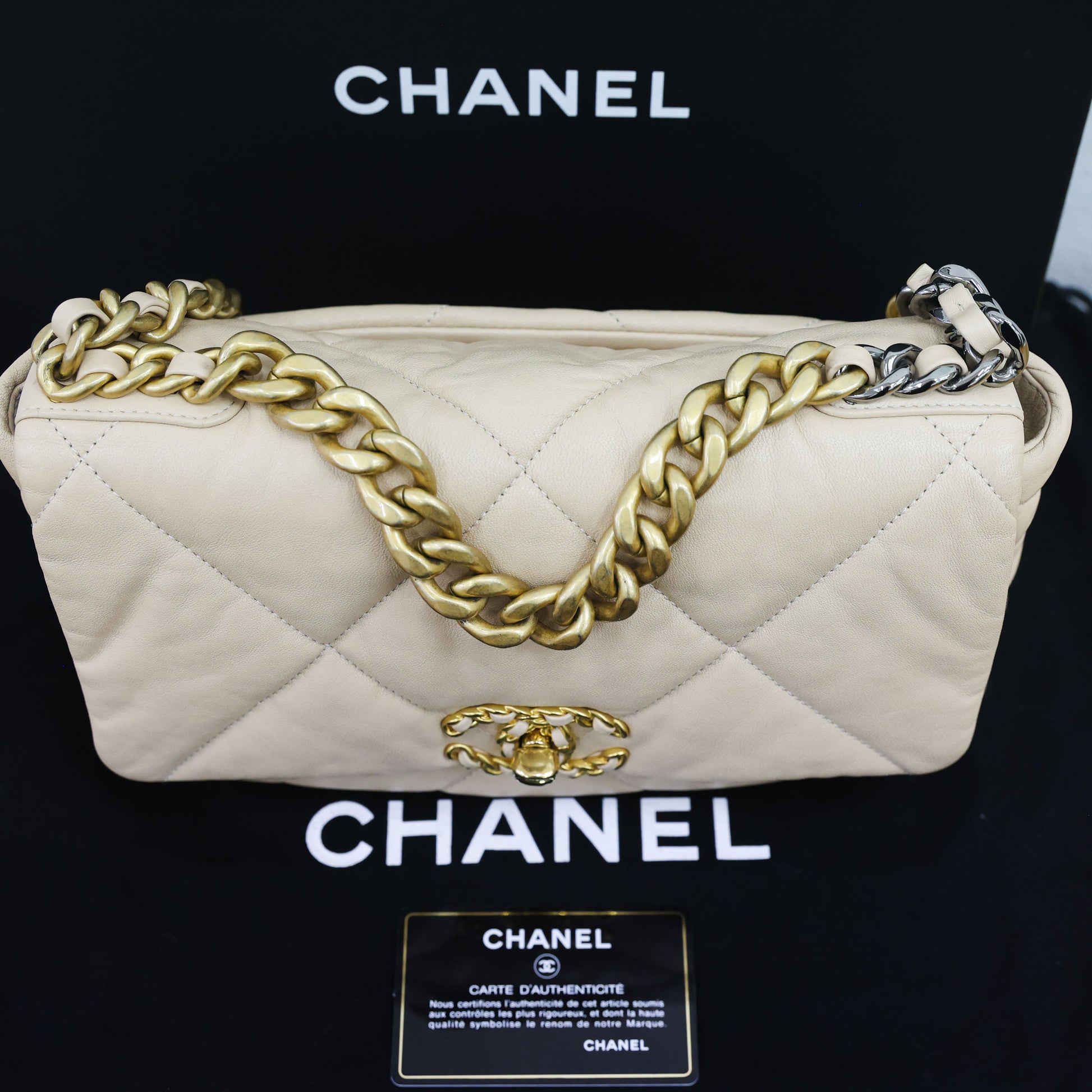 Pre-owned Chanel 19 Lambskin AS1160 Beige Chain Shoulder Bag  | Luxe Again Maison