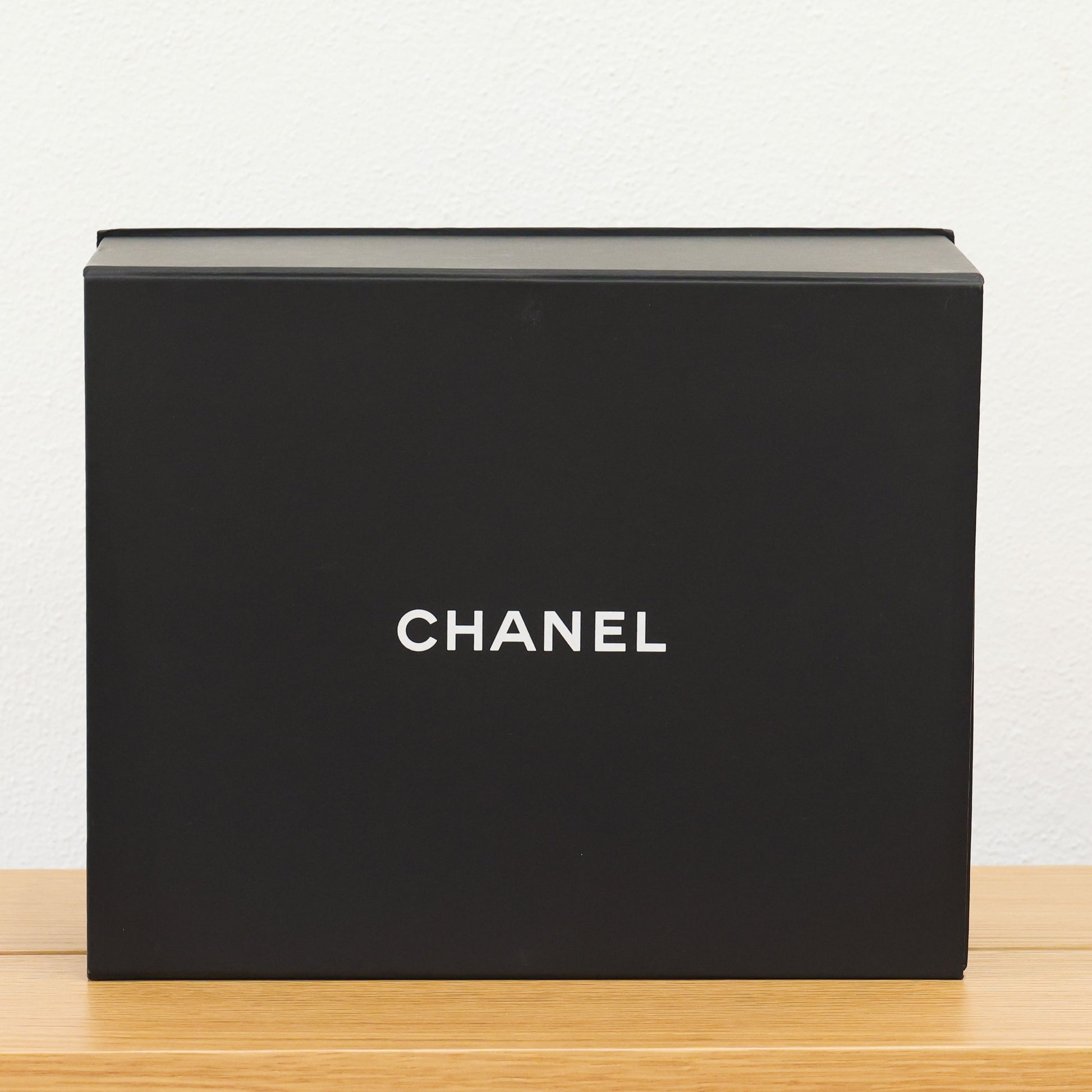 Pre-owned Chanel 19 Lambskin AS1160 Beige Chain Shoulder Bag  | Luxe Again Maison