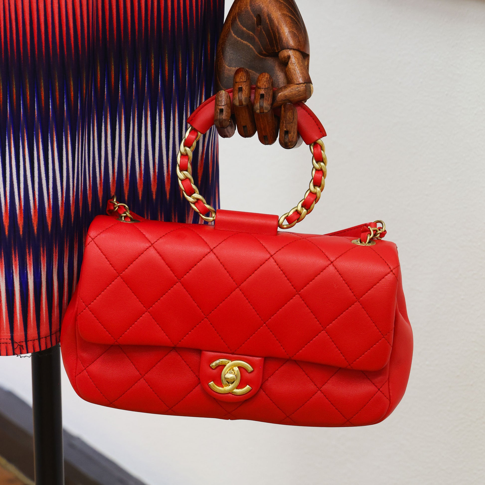 Pre-owned vintage Chanel AS1358 Matelasse Red Gold Hardware Lambskin 2 Way Chain Shoulder 29th Series Bag | Luxe Again Maison