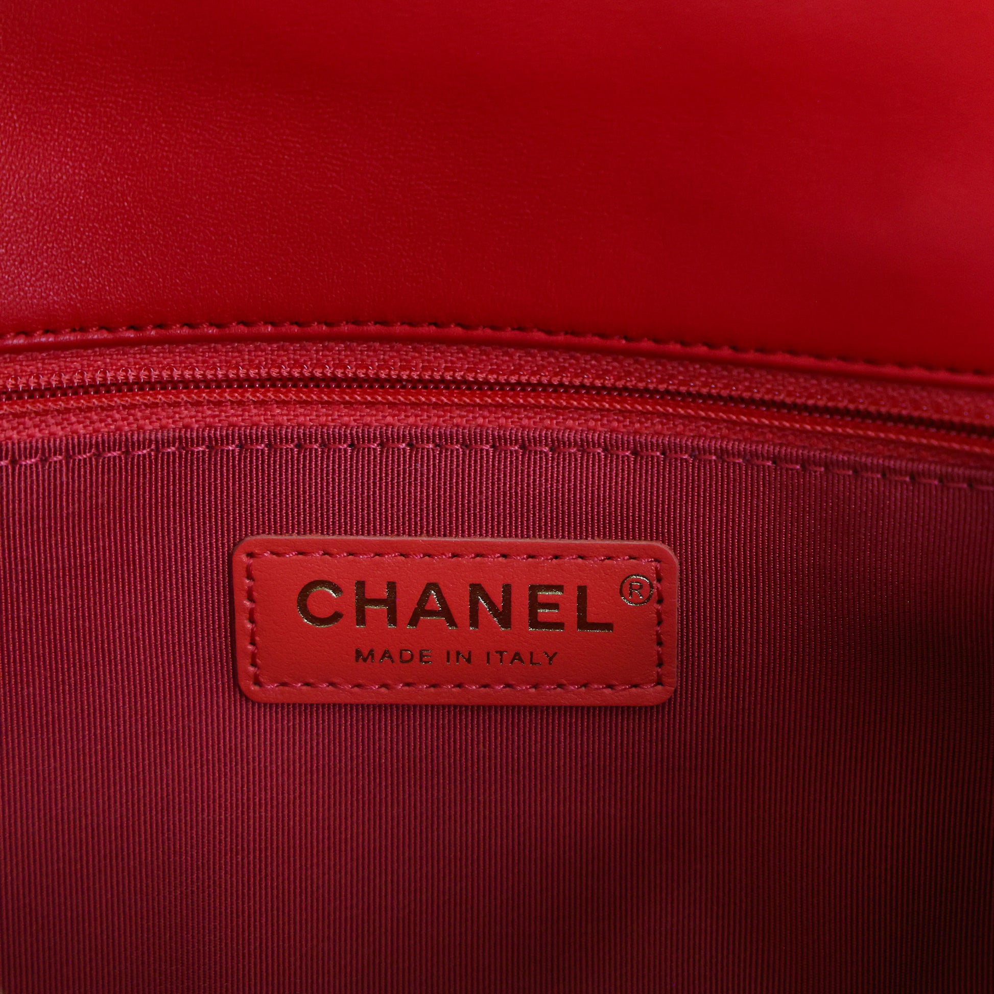 Pre-owned vintage Chanel AS1358 Matelasse Red Gold Hardware Lambskin 2 Way Chain Shoulder 29th Series Bag | Luxe Again Maison