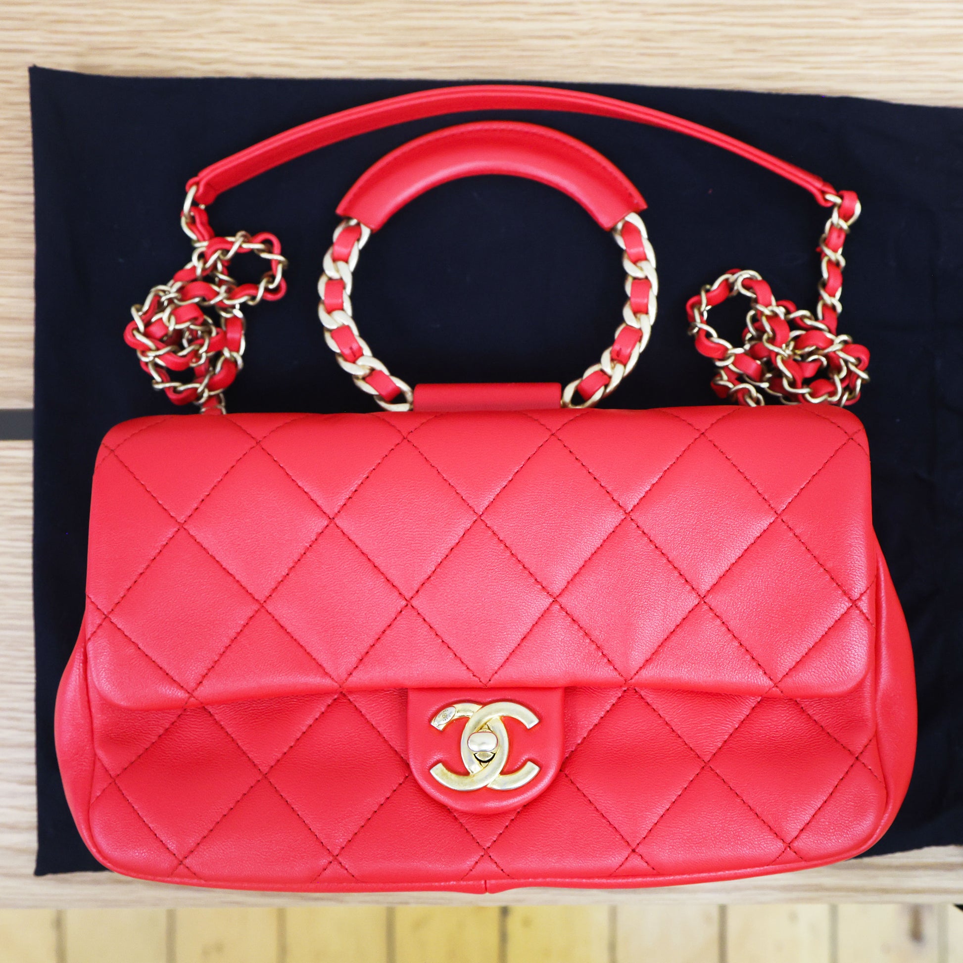 Pre-owned vintage Chanel AS1358 Matelasse Red Gold Hardware Lambskin 2 Way Chain Shoulder 29th Series Bag | Luxe Again Maison