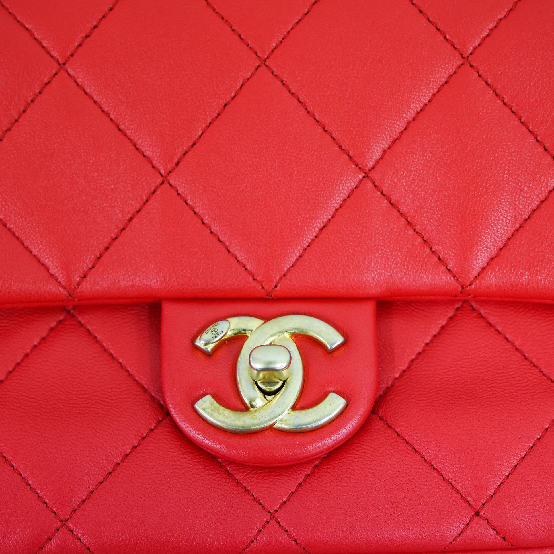 Pre-owned vintage Chanel AS1358 Matelasse Red Gold Hardware Lambskin 2 Way Chain Shoulder 29th Series Bag | Luxe Again Maison
