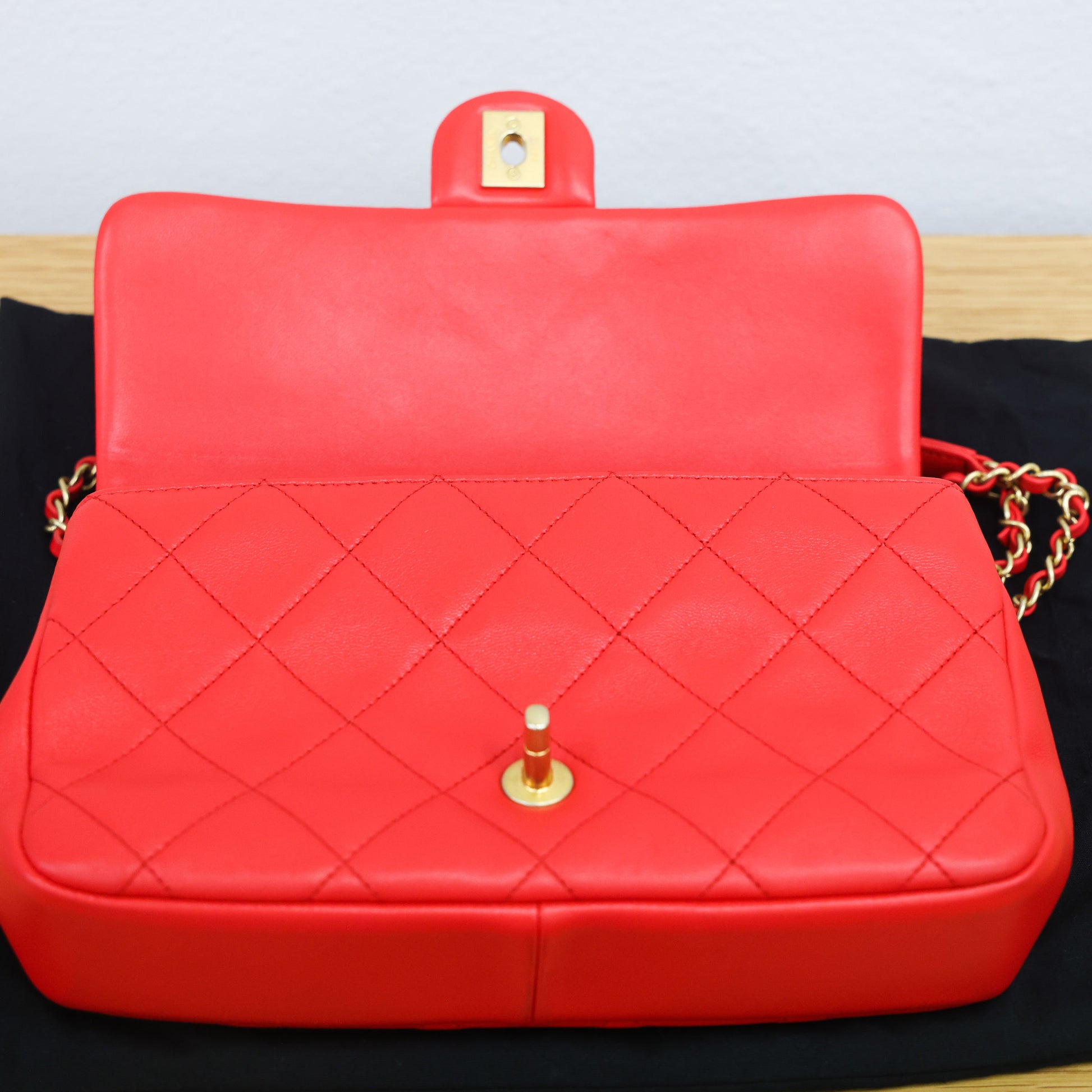 Pre-owned vintage Chanel AS1358 Matelasse Red Gold Hardware Lambskin 2 Way Chain Shoulder 29th Series Bag | Luxe Again Maison