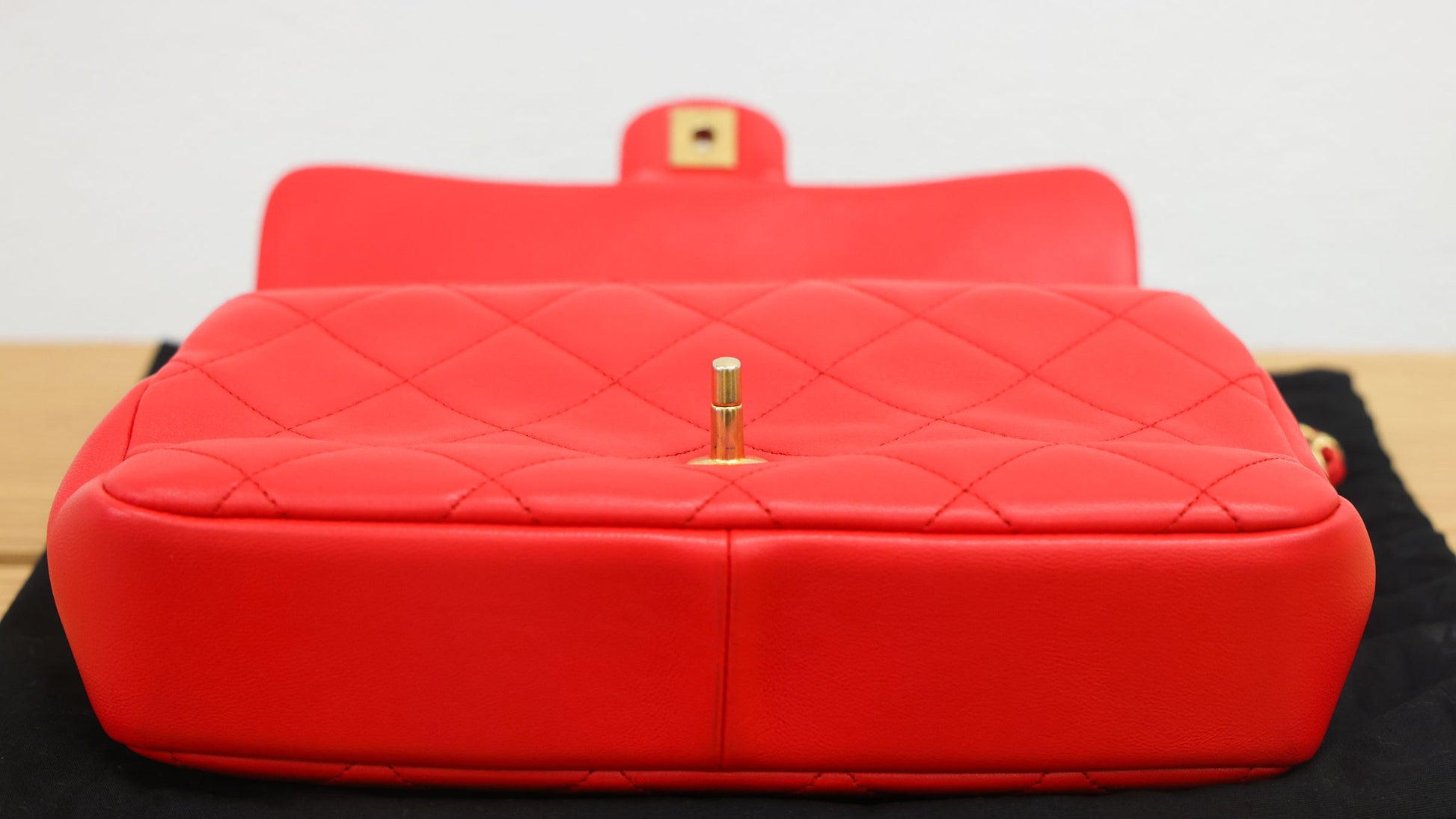 Pre-owned vintage Chanel AS1358 Matelasse Red Gold Hardware Lambskin 2 Way Chain Shoulder 29th Series Bag | Luxe Again Maison