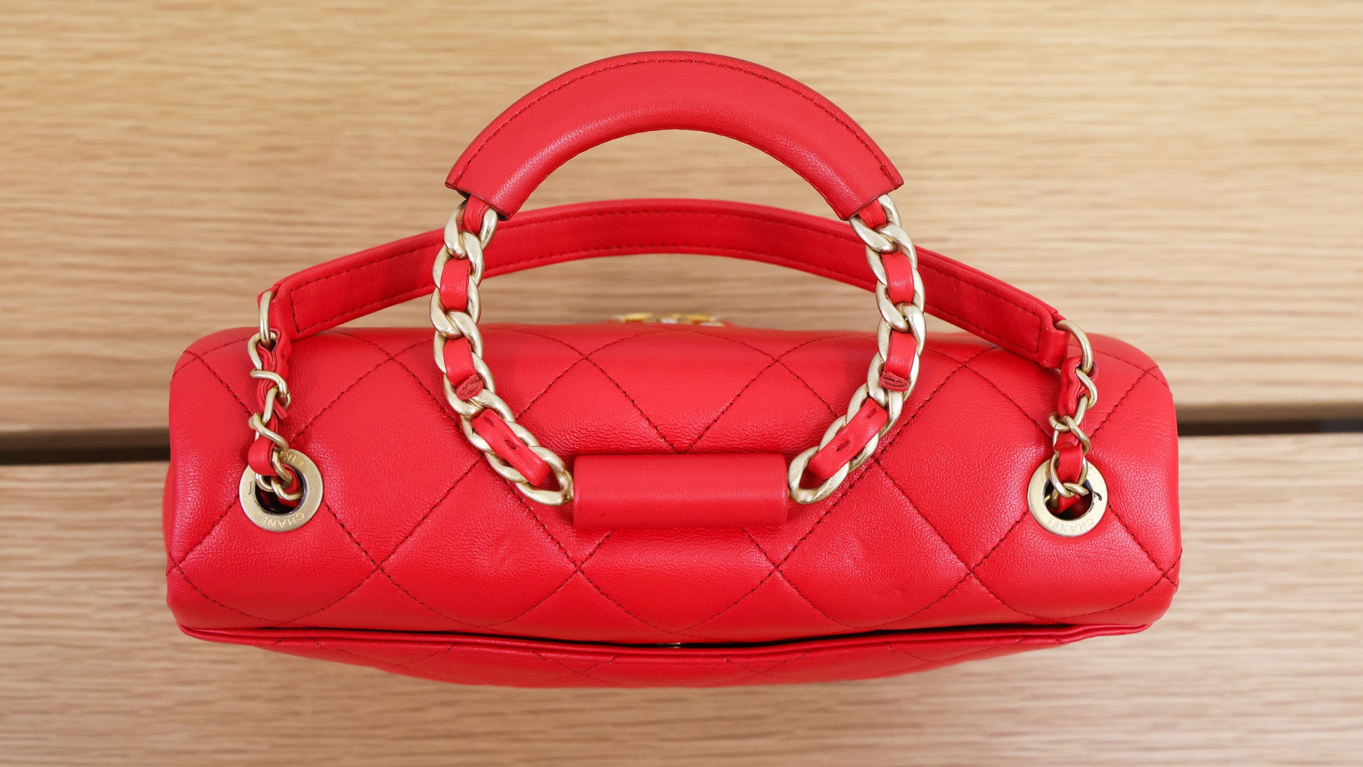 Pre-owned vintage Chanel AS1358 Matelasse Red Gold Hardware Lambskin 2 Way Chain Shoulder 29th Series Bag | Luxe Again Maison