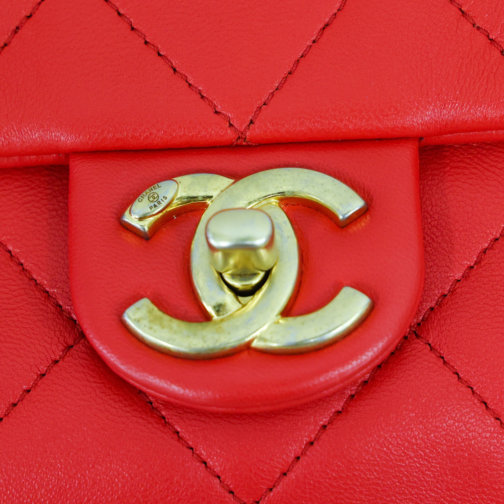 Pre-owned vintage Chanel AS1358 Matelasse Red Gold Hardware Lambskin 2 Way Chain Shoulder 29th Series Bag | Luxe Again Maison