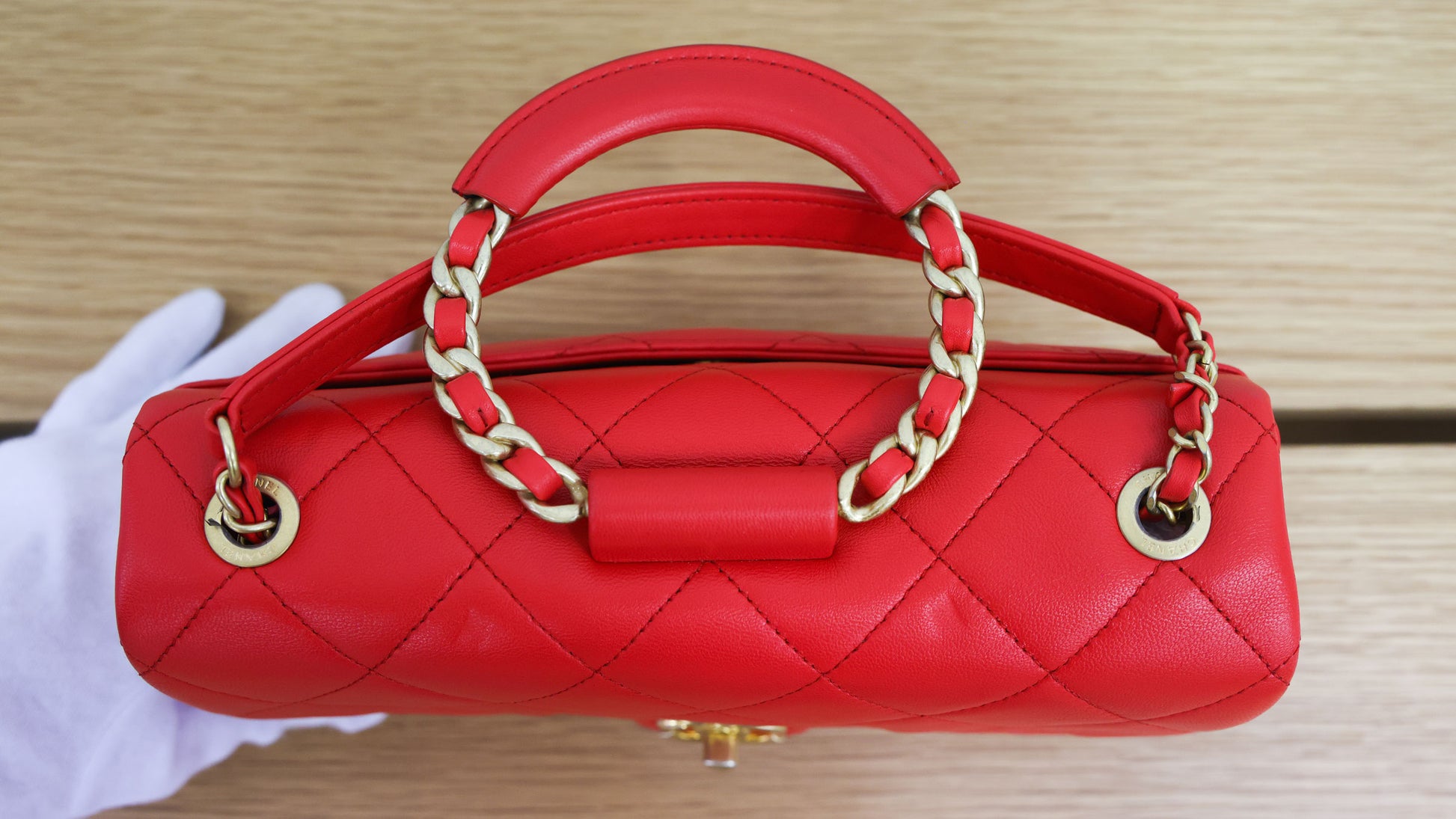 Pre-owned vintage Chanel AS1358 Matelasse Red Gold Hardware Lambskin 2 Way Chain Shoulder 29th Series Bag | Luxe Again Maison