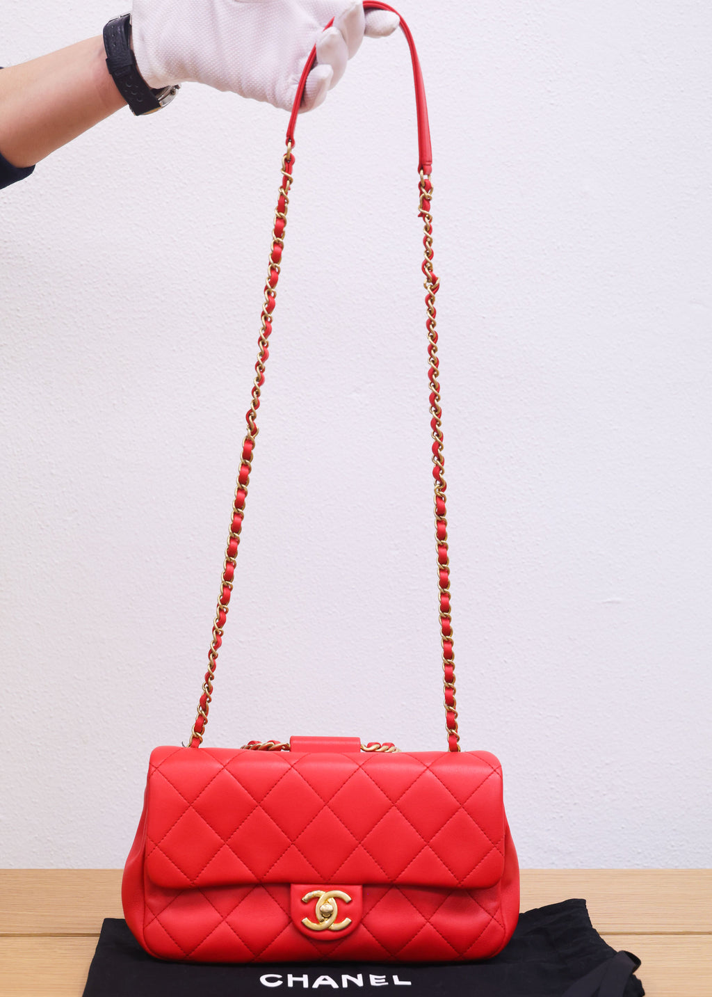 Pre-owned vintage Chanel AS1358 Matelasse Red Gold Hardware Lambskin 2 Way Chain Shoulder 29th Series Bag | Luxe Again Maison