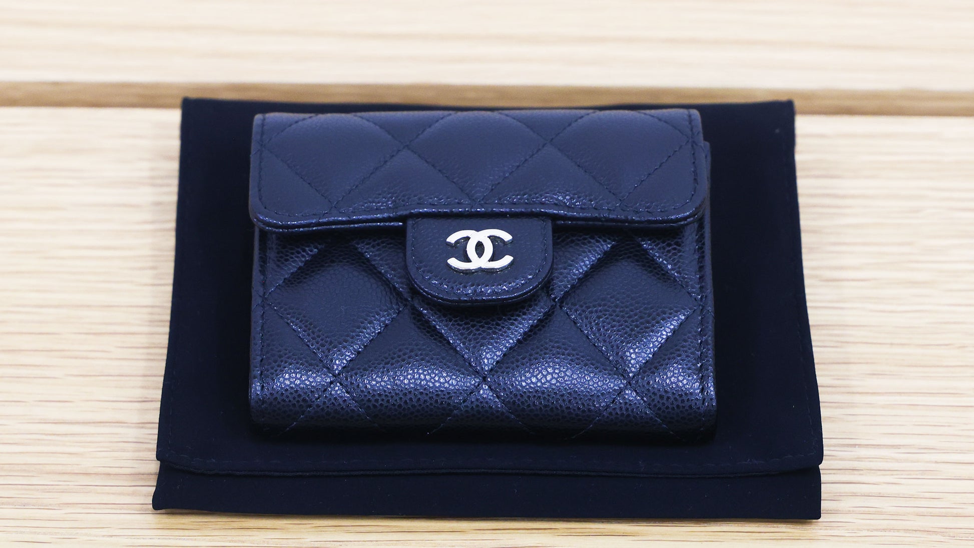 Pre-owned Chanel Black Quilted Caviar Classic CC Card Holder on Chain | Luxe Again Maison