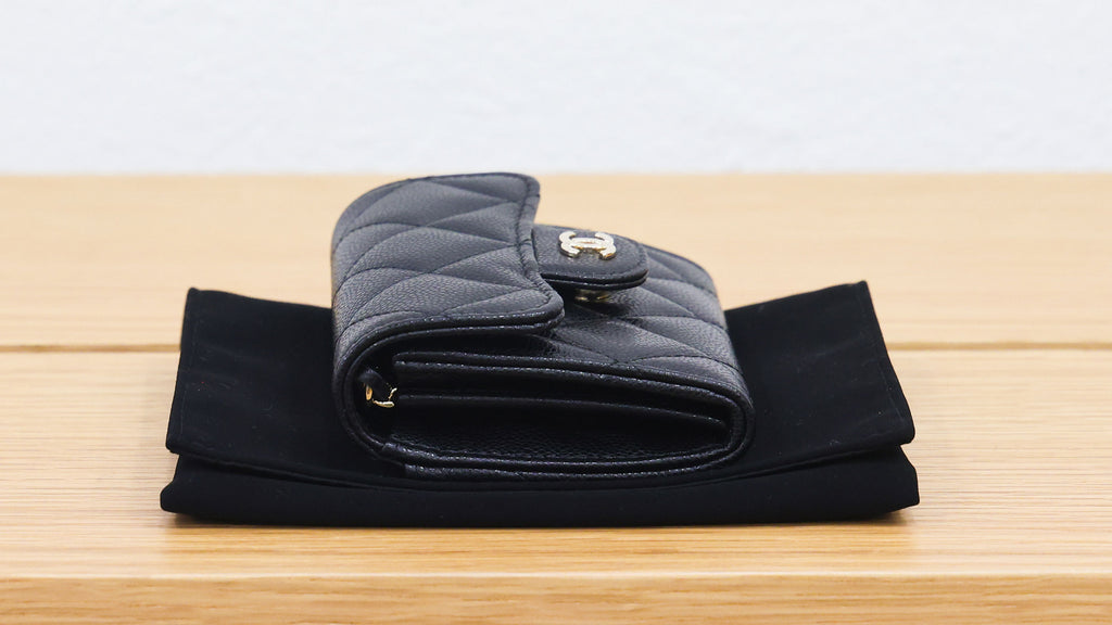 Pre-owned Chanel Black Quilted Caviar Classic CC Card Holder on Chain | Luxe Again Maison