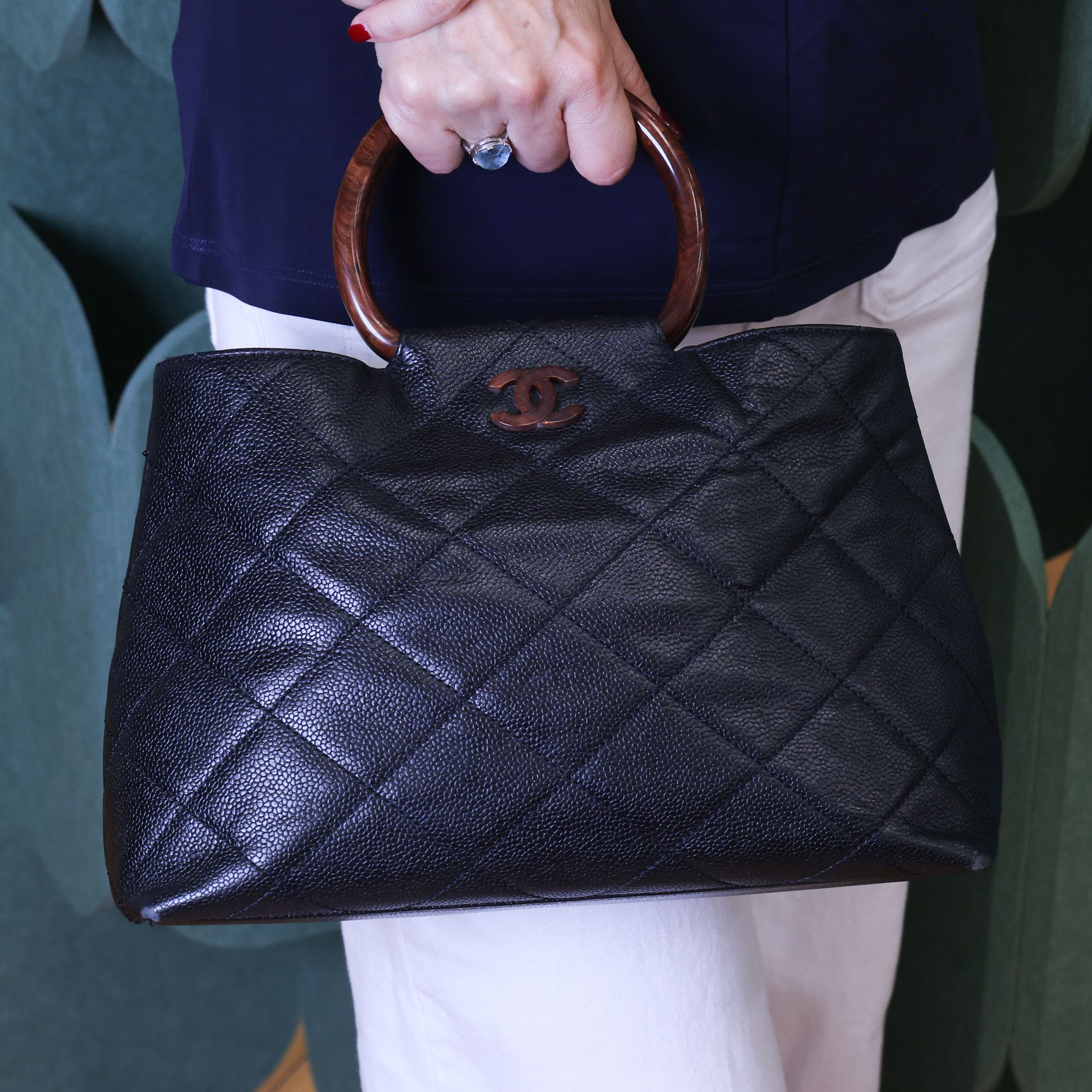 Preloved CHANEL Matelasse Caviar CC Mark Round Wood Handle Tote Black | Luxe Again Maison