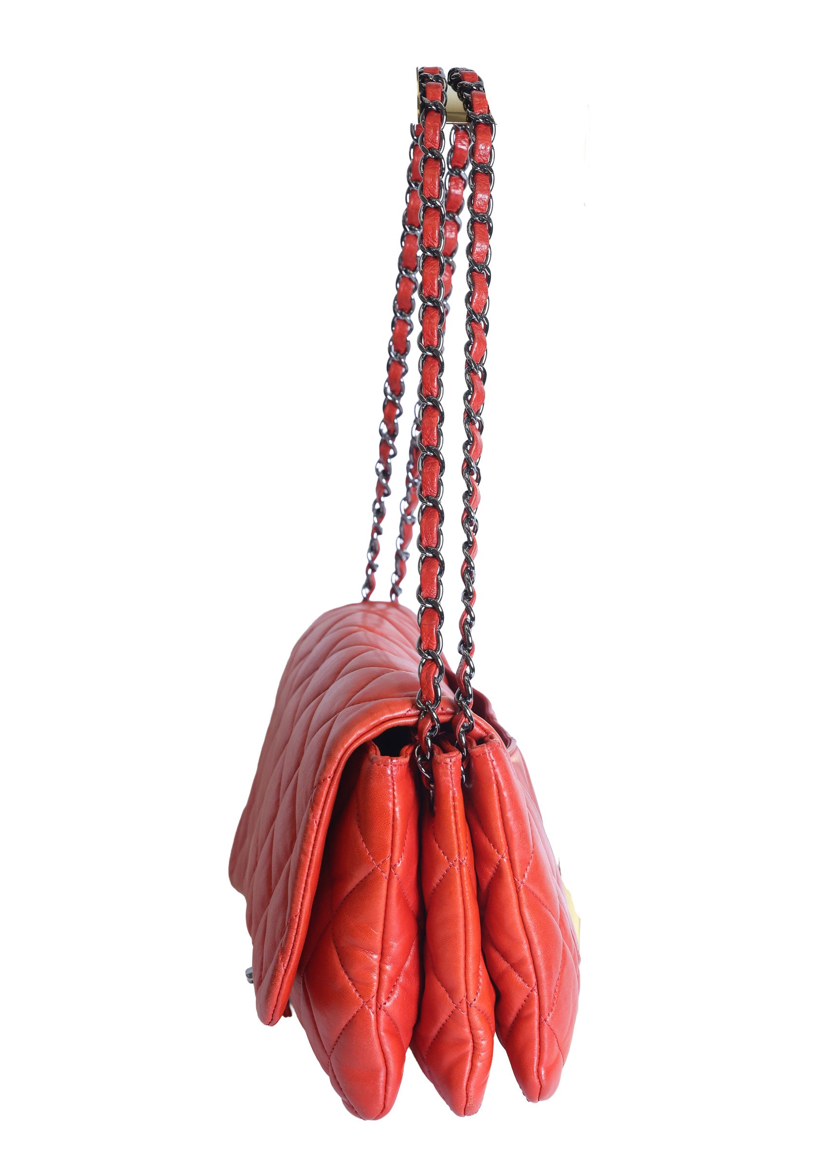 Preloved CHANEL Matelasse Lambskin Chain Shoulder Red Silver Hardware 13XXXXXX | Luxe Again Maison