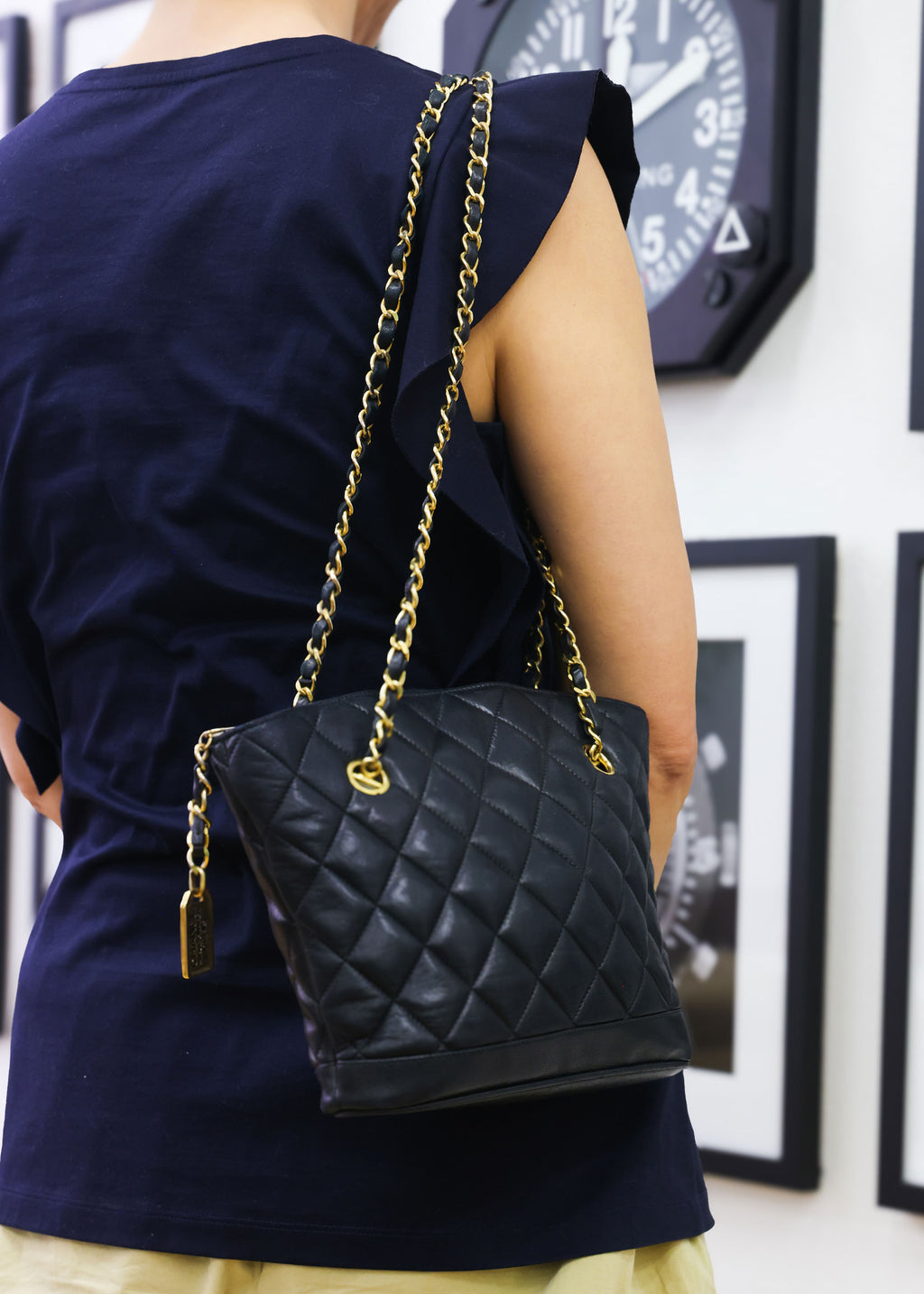 Preloved CHANEL Matelasse Lambskin Chain Shoulder Bag Black Gold Hardware | Luxe Again Maison