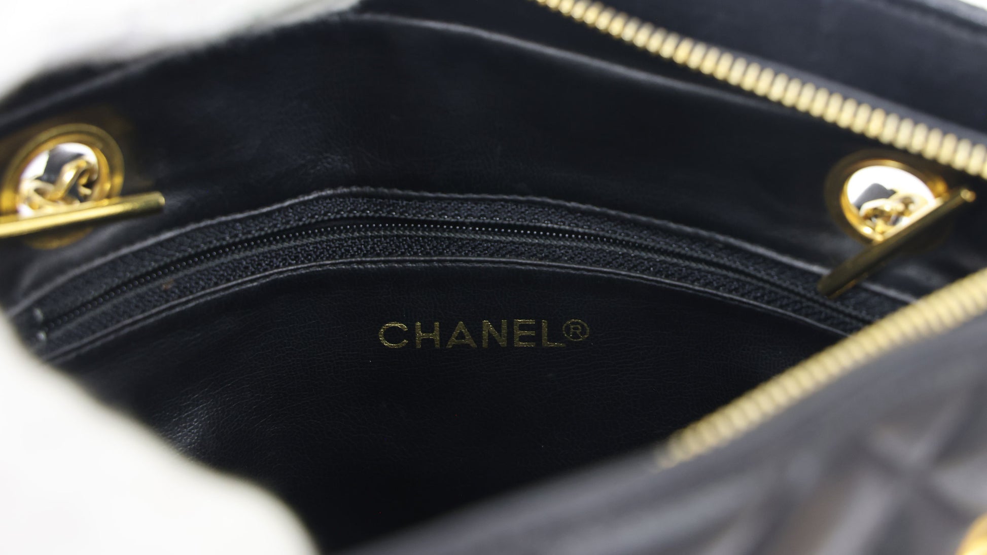 Preloved CHANEL Matelasse Lambskin Chain Shoulder Bag Black Gold Hardware | Luxe Again Maison
