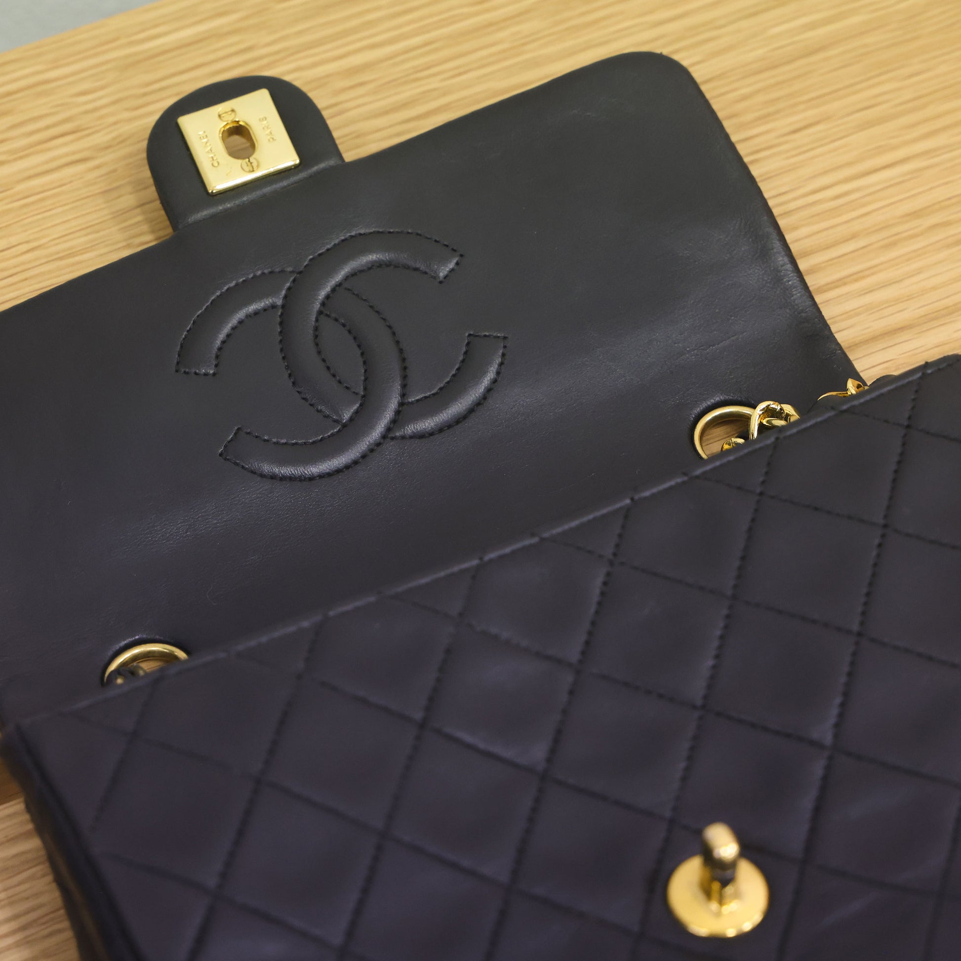 Pre-owned CHANEL Mini Matelasse 20 Lambskin G Black Bag | Luxe Again Maison
