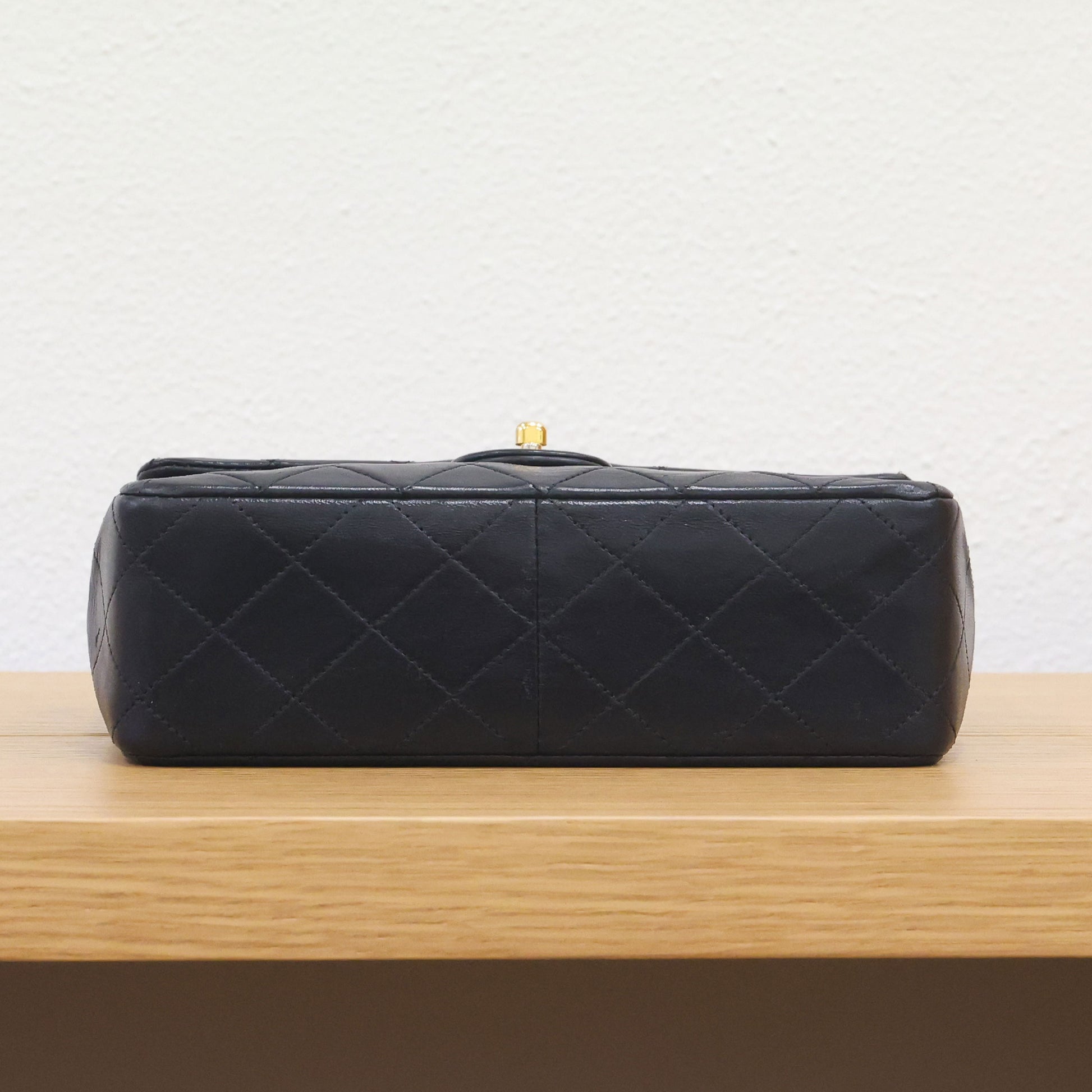 Pre-owned CHANEL Mini Matelasse 20 Lambskin G Black Bag | Luxe Again Maison